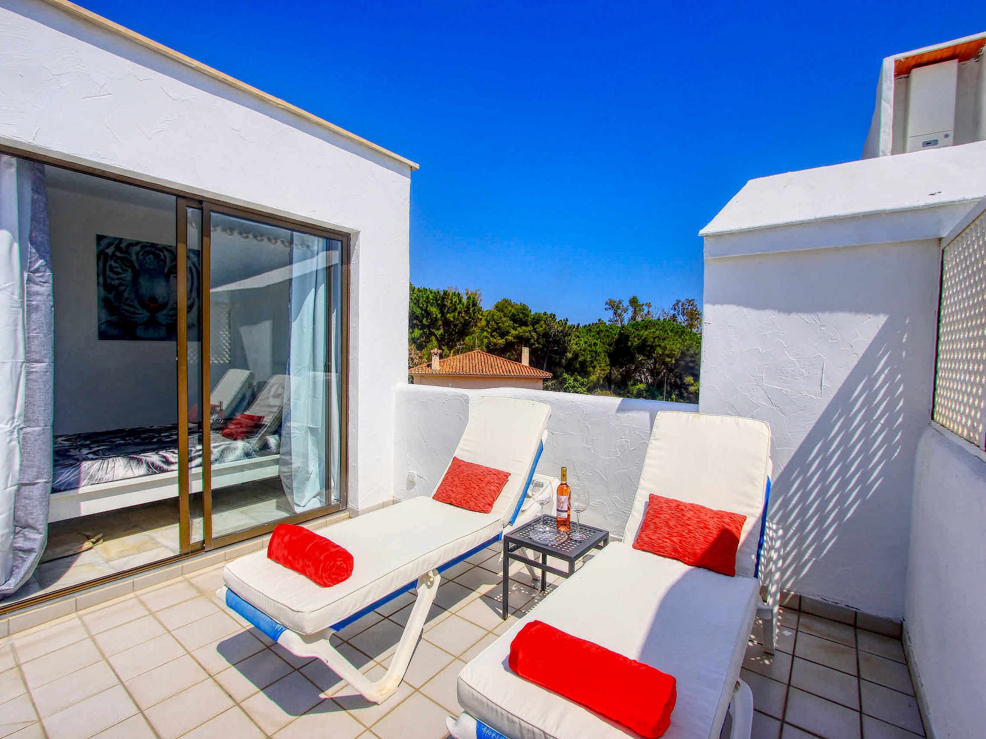 Luxe strandappartement met jacuzzi in Golden Beach, Marbella - foto 35