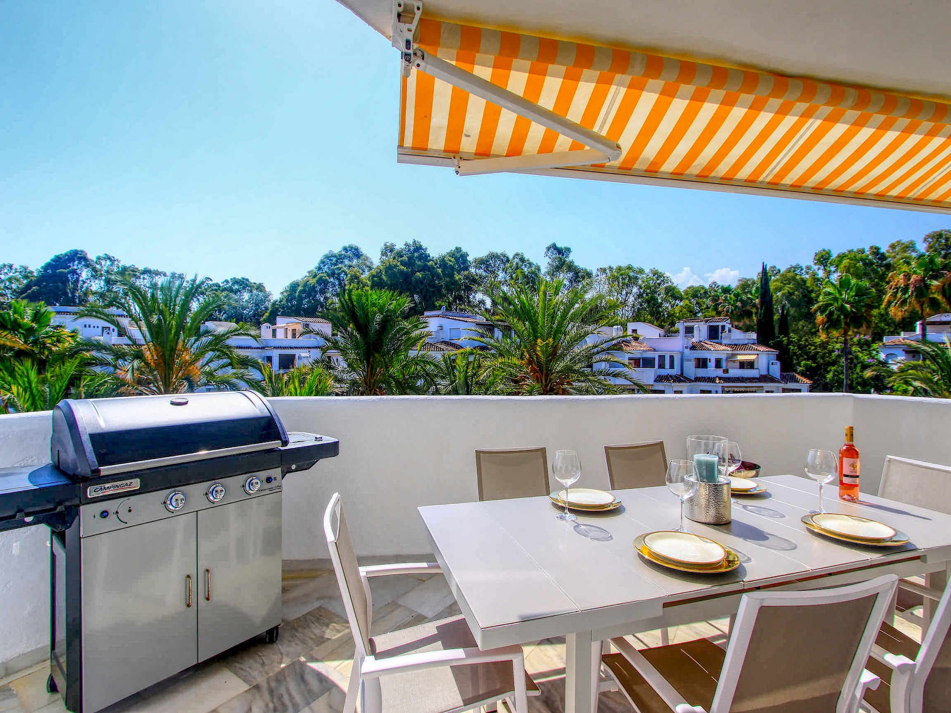 Luxe strandappartement met jacuzzi in Golden Beach, Marbella - foto 36