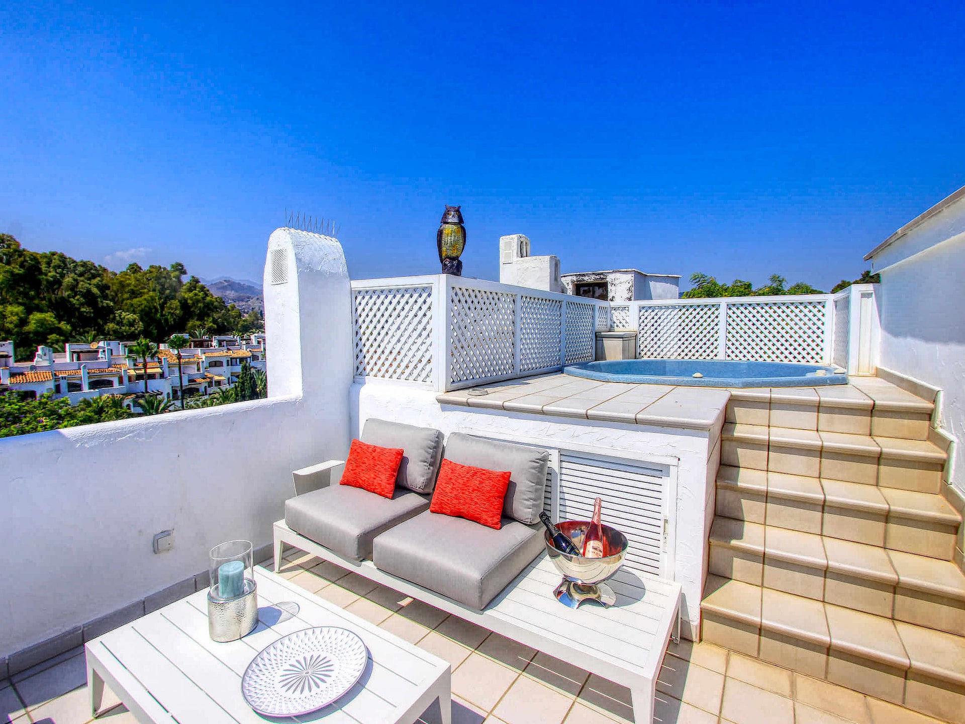 Luxe strandappartement met jacuzzi in Golden Beach, Marbella - foto 37