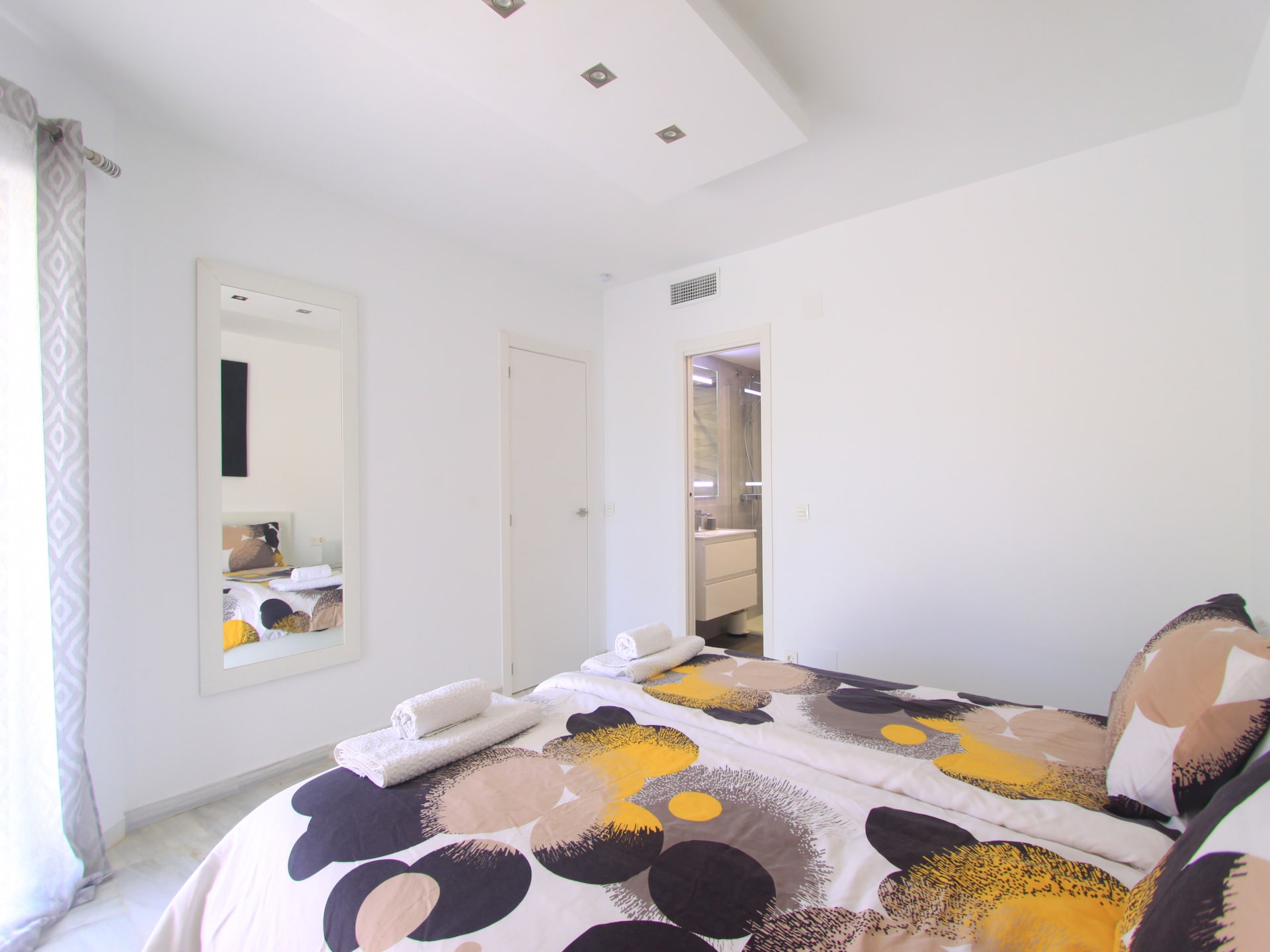 Luxe strandappartement met jacuzzi in Golden Beach, Marbella - foto 27