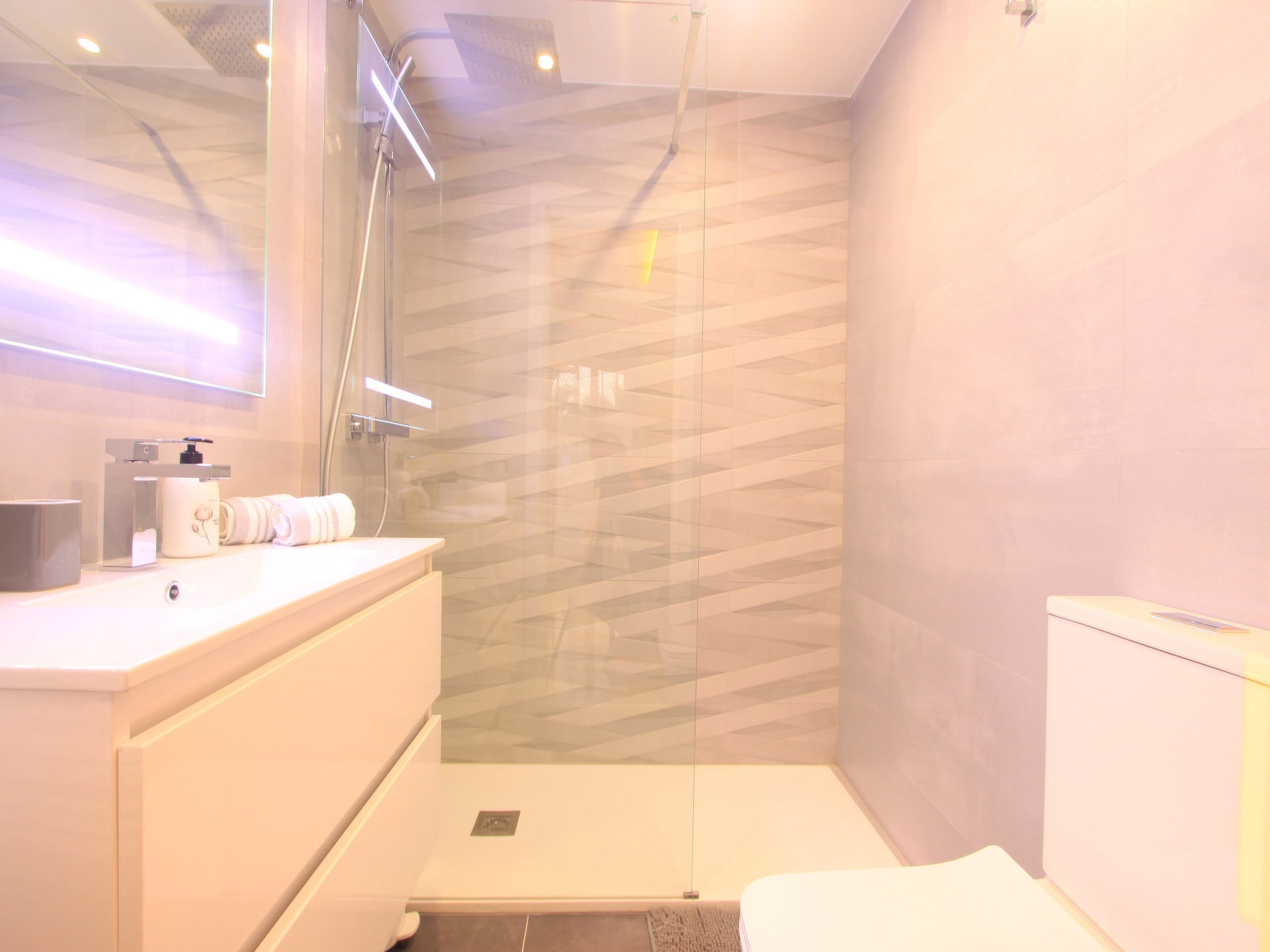 Luxe strandappartement met jacuzzi in Golden Beach, Marbella - foto 29