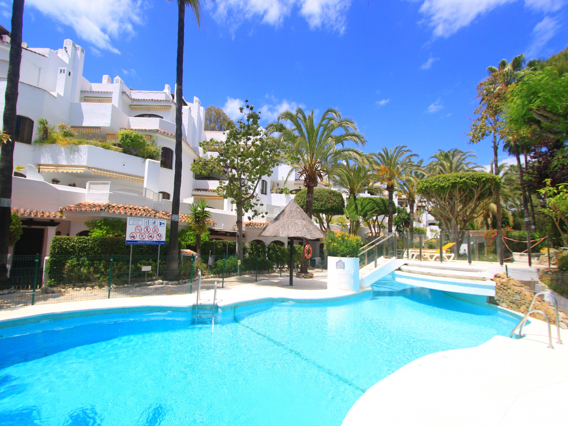 Luxe strandappartement met jacuzzi in Golden Beach, Marbella - foto 11