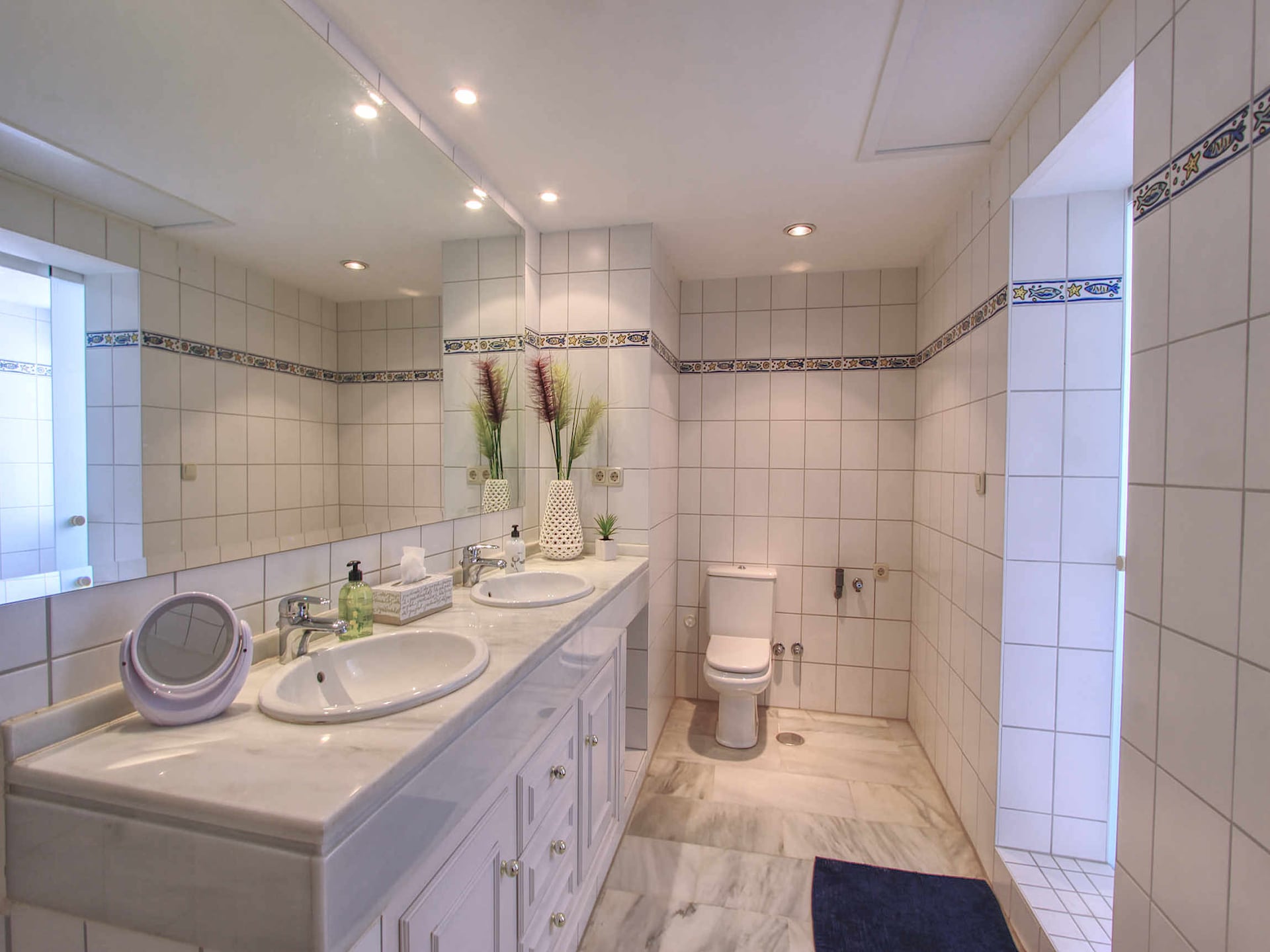 Luxe strandappartement met jacuzzi in Golden Beach, Marbella - foto 28