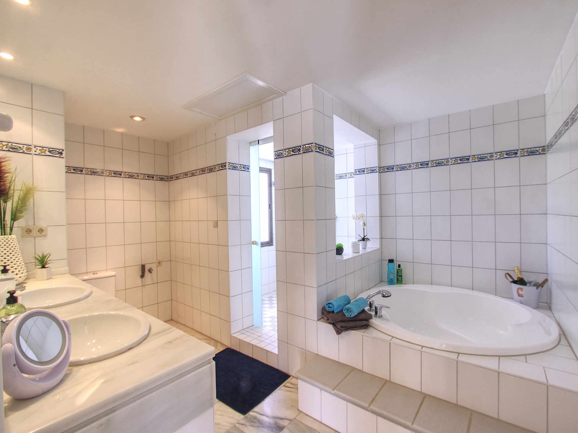 Luxe strandappartement met jacuzzi in Golden Beach, Marbella - foto 8