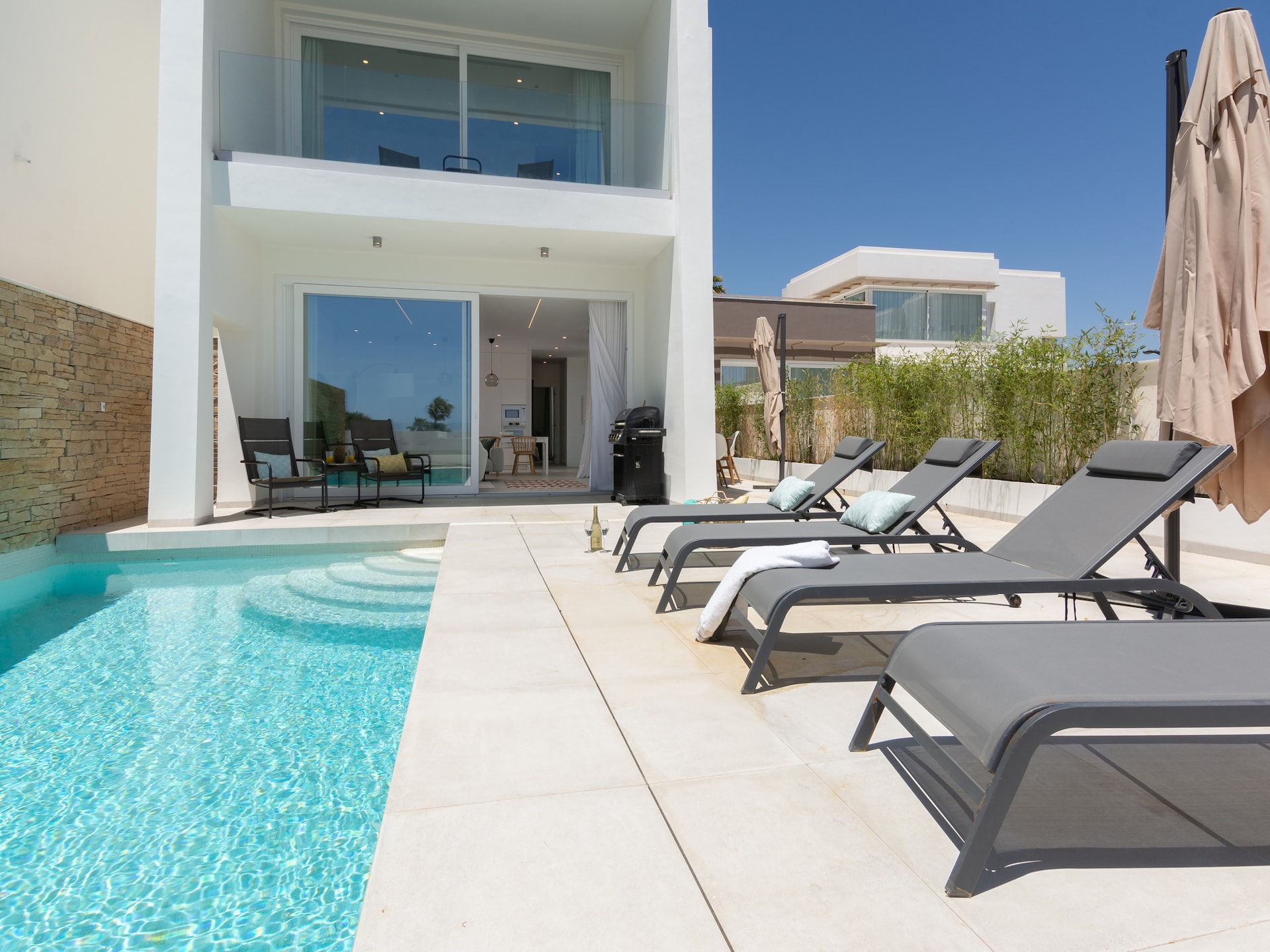 Op 1,4 km van het strand: Moderne villa met privézwembad in Mijas Costa - foto 21
