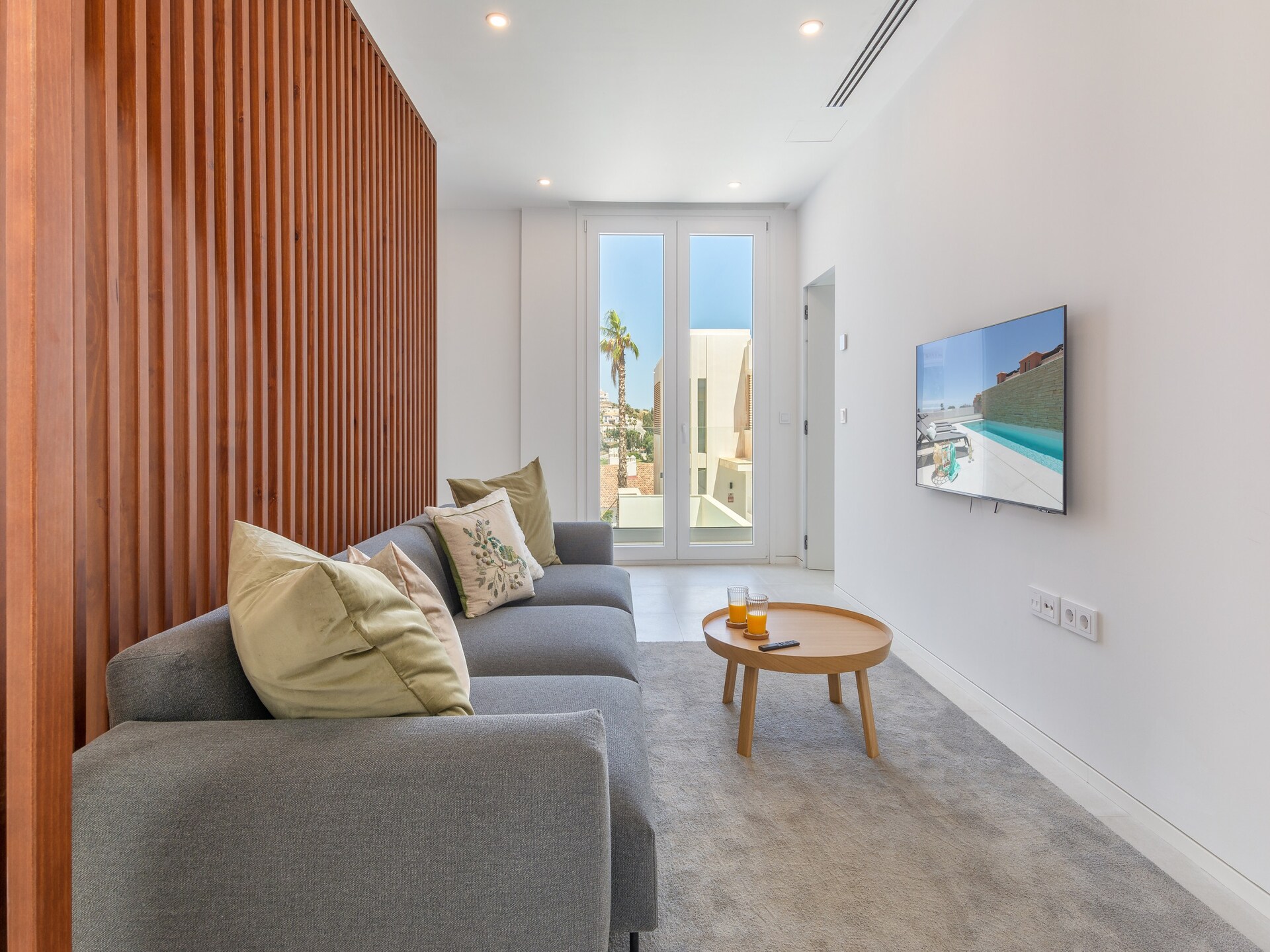 Op 1,4 km van het strand: Moderne villa met privézwembad in Mijas Costa - foto 2
