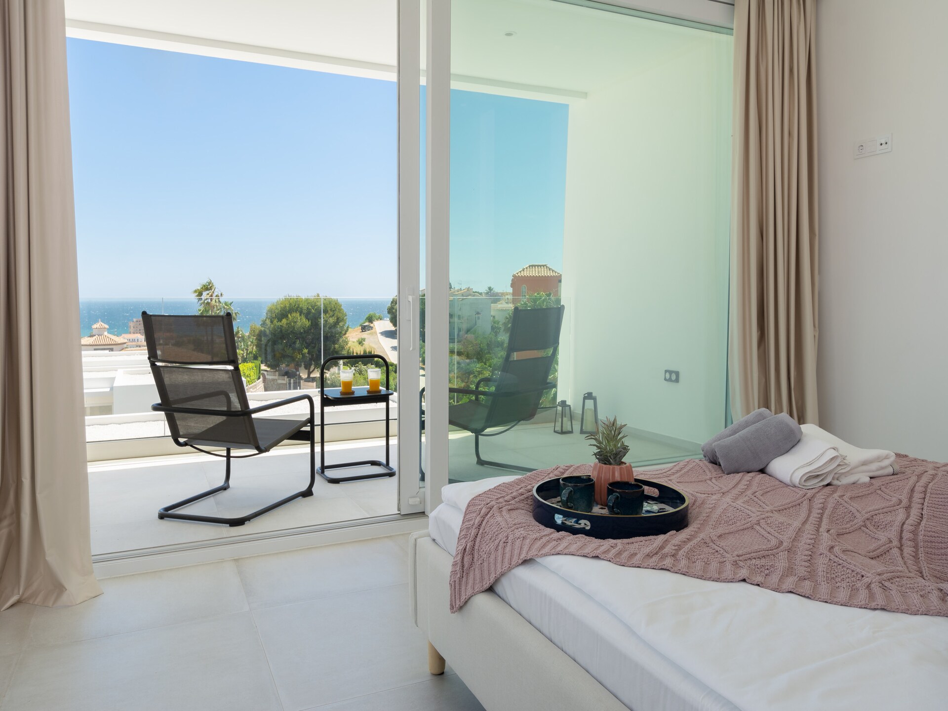 Op 1,4 km van het strand: Moderne villa met privézwembad in Mijas Costa - foto 11
