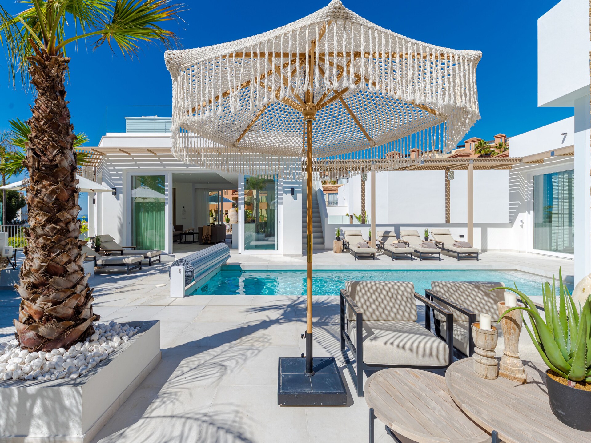Luxe 18-persoons villa met verwarmd zwembad aan de golfbaan in Mijas Costa - foto 77