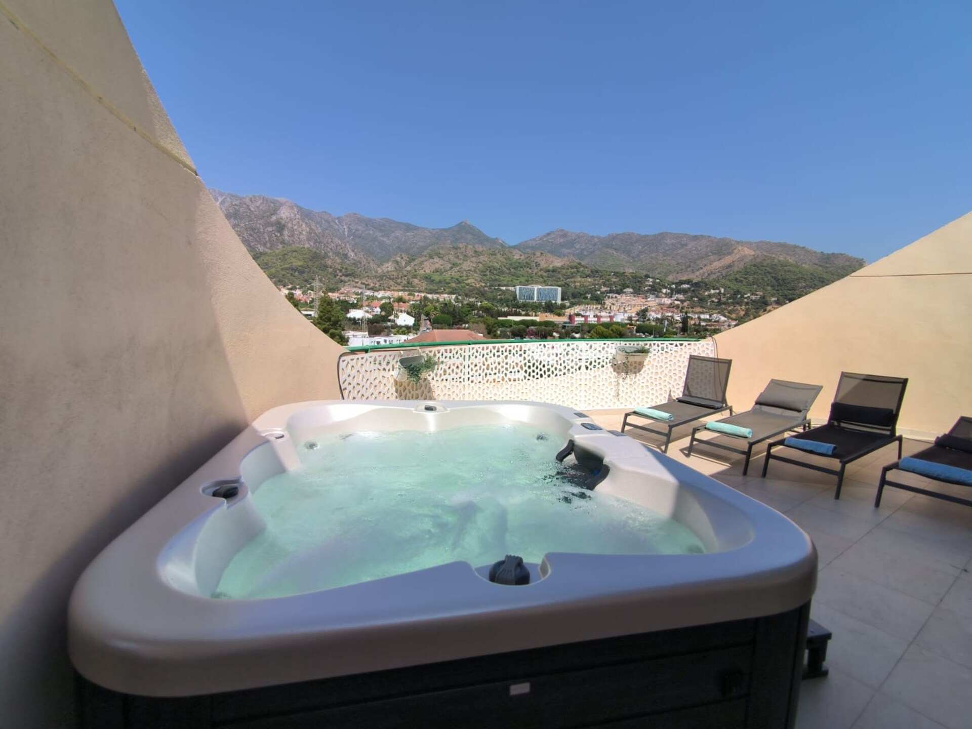Stijlvol Penthouse in Centrum Marbella met Privé-Jacuzzi & Dakterras - foto 28