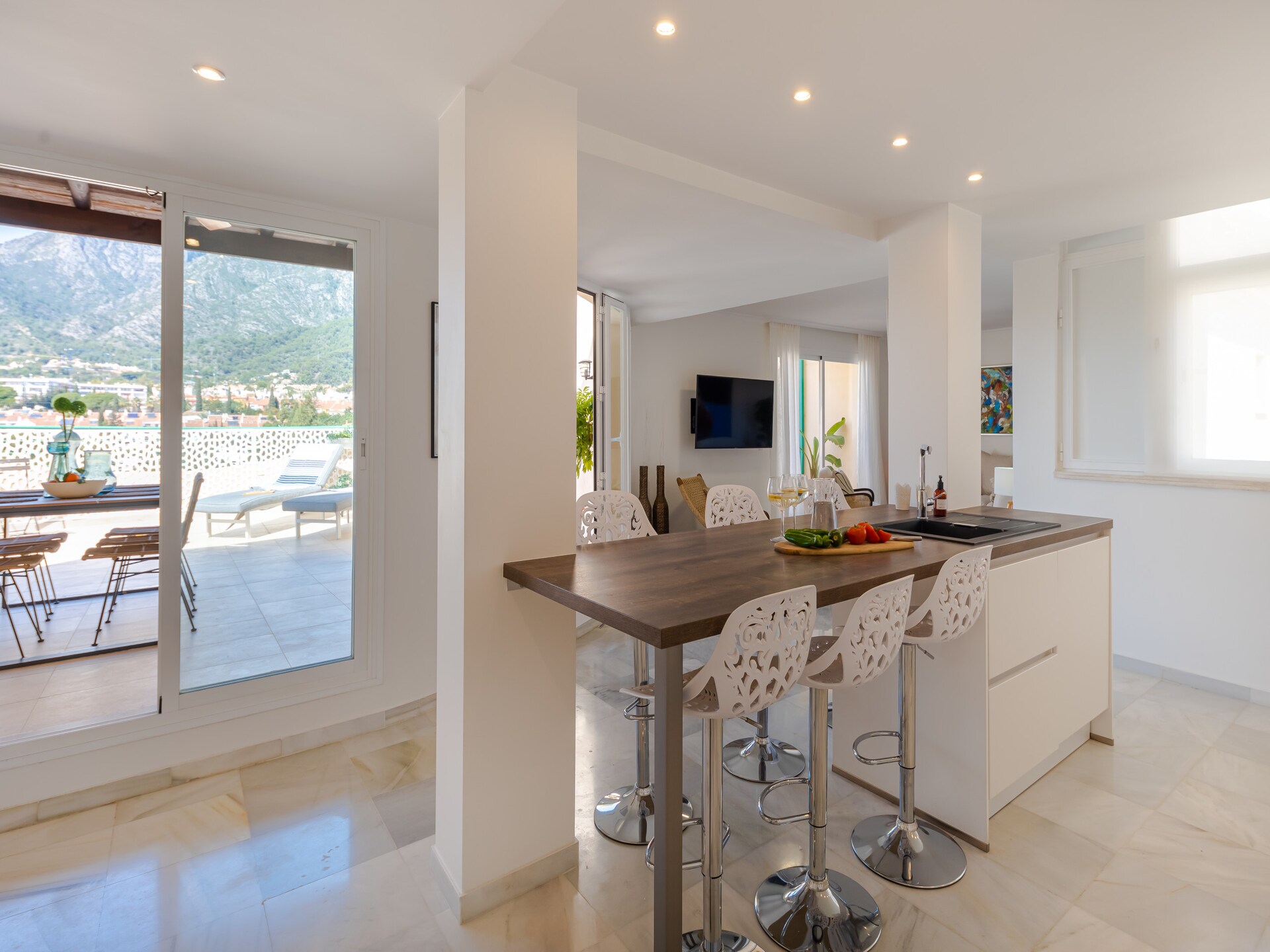 Stijlvol Penthouse in Centrum Marbella met Privé-Jacuzzi & Dakterras - foto 12