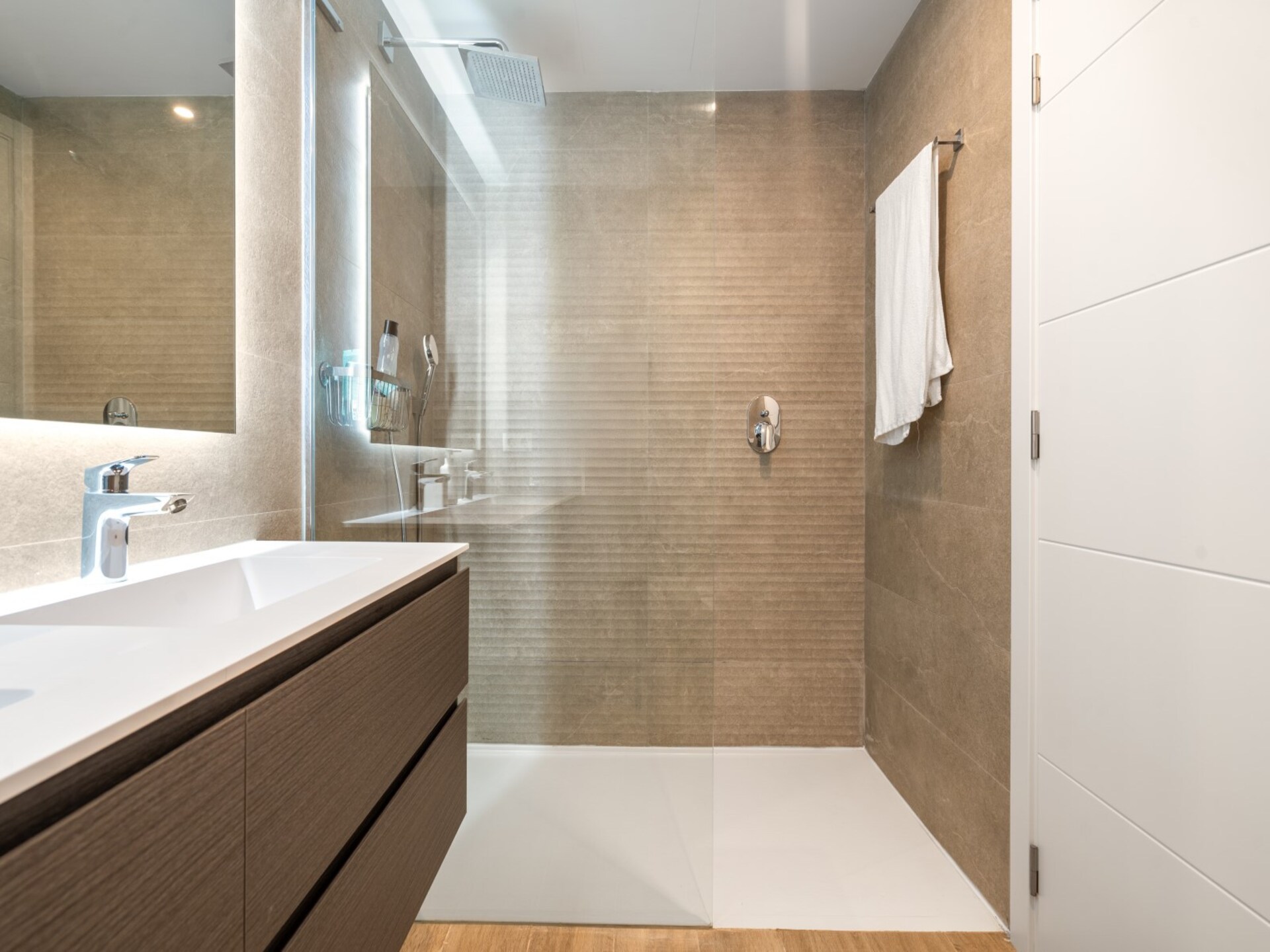 Luxe appartement aan de golfbaan met privétuin op 10 meter van het strand - foto 17