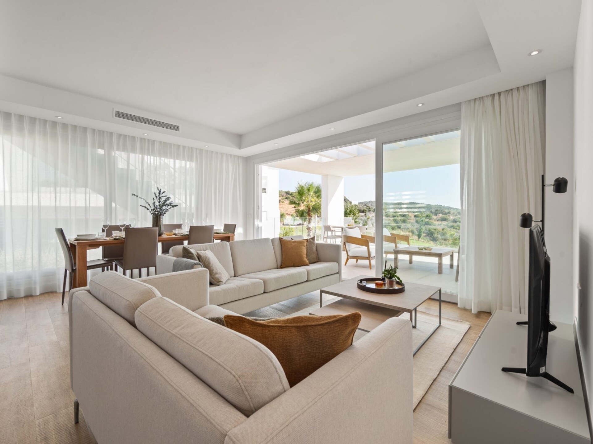 Aan het strand: Ruim appartement in Casares met solarium - foto 1