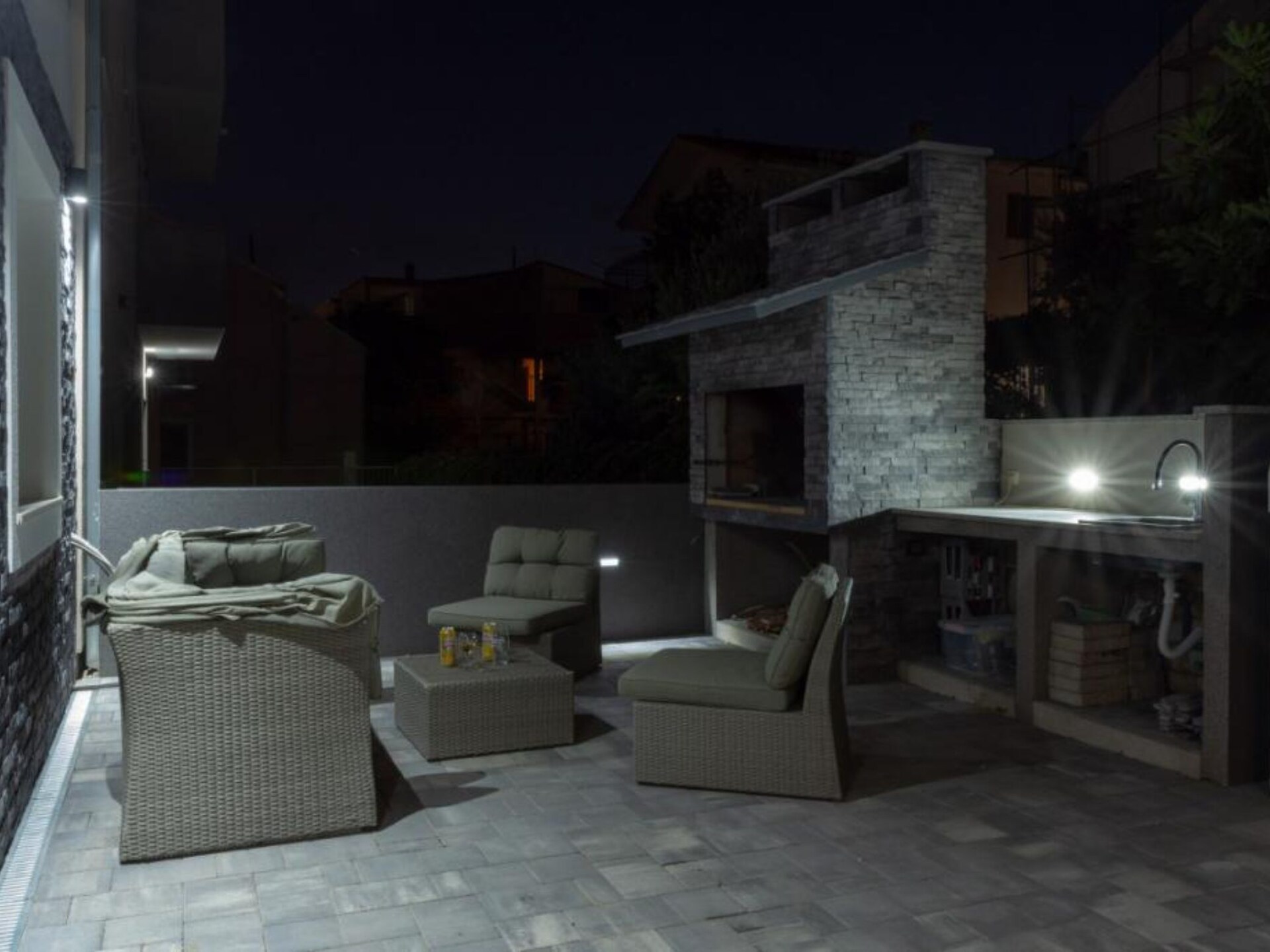 Vacation Home Pasalic - Eight Bedroom Holiday Home with Hot-Tub - foto 18