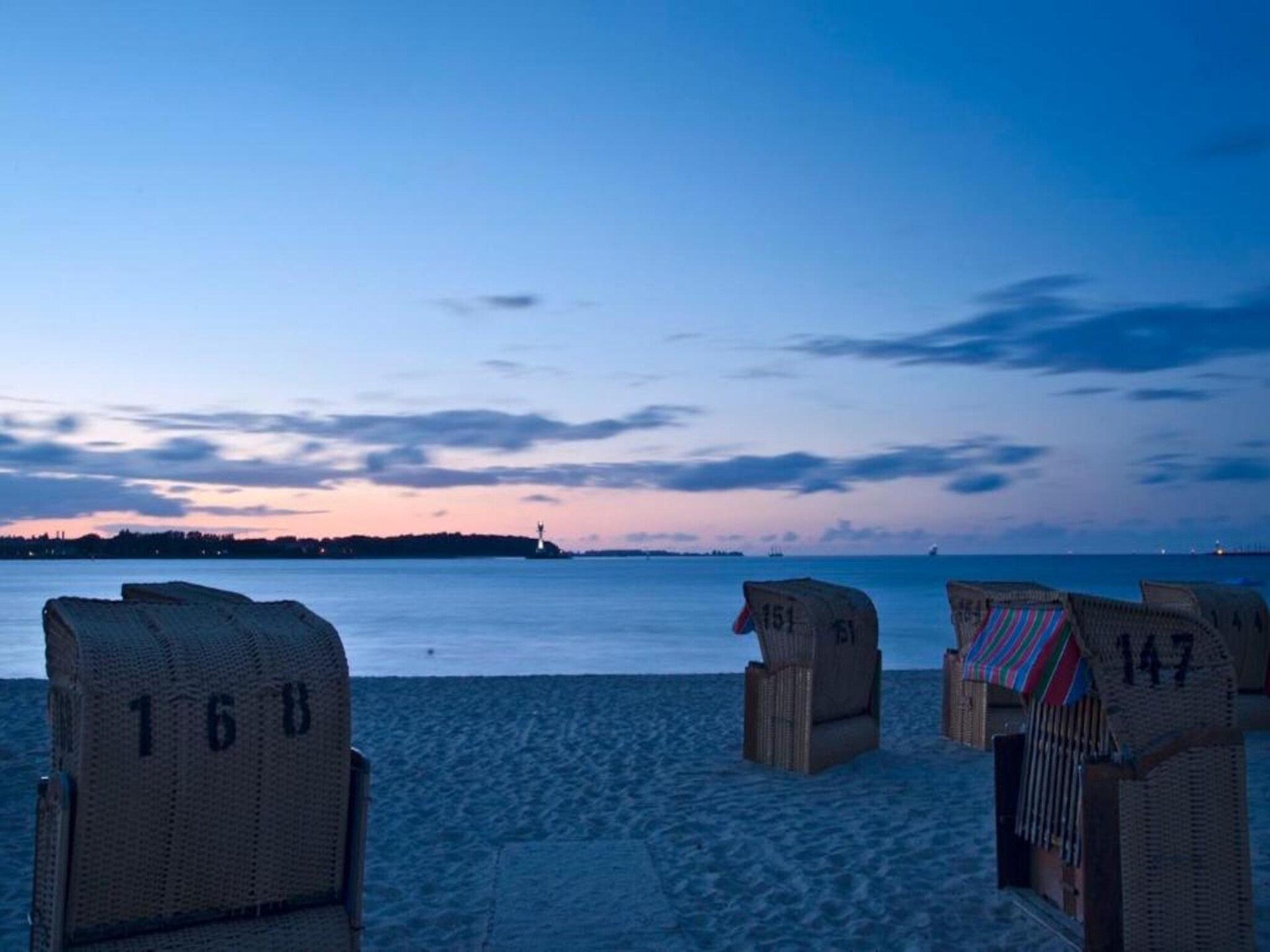 Stijlvolle eenpersoonskamer aan de landzijde, 20 meter van het strand in Heikendorf - foto 14