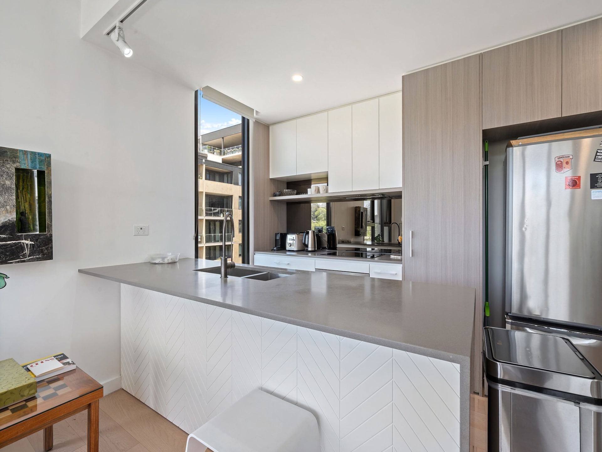 Stijlvol appartement met 2 slaapkamers, balkon en uitzicht op Mount Ainslie - foto 9