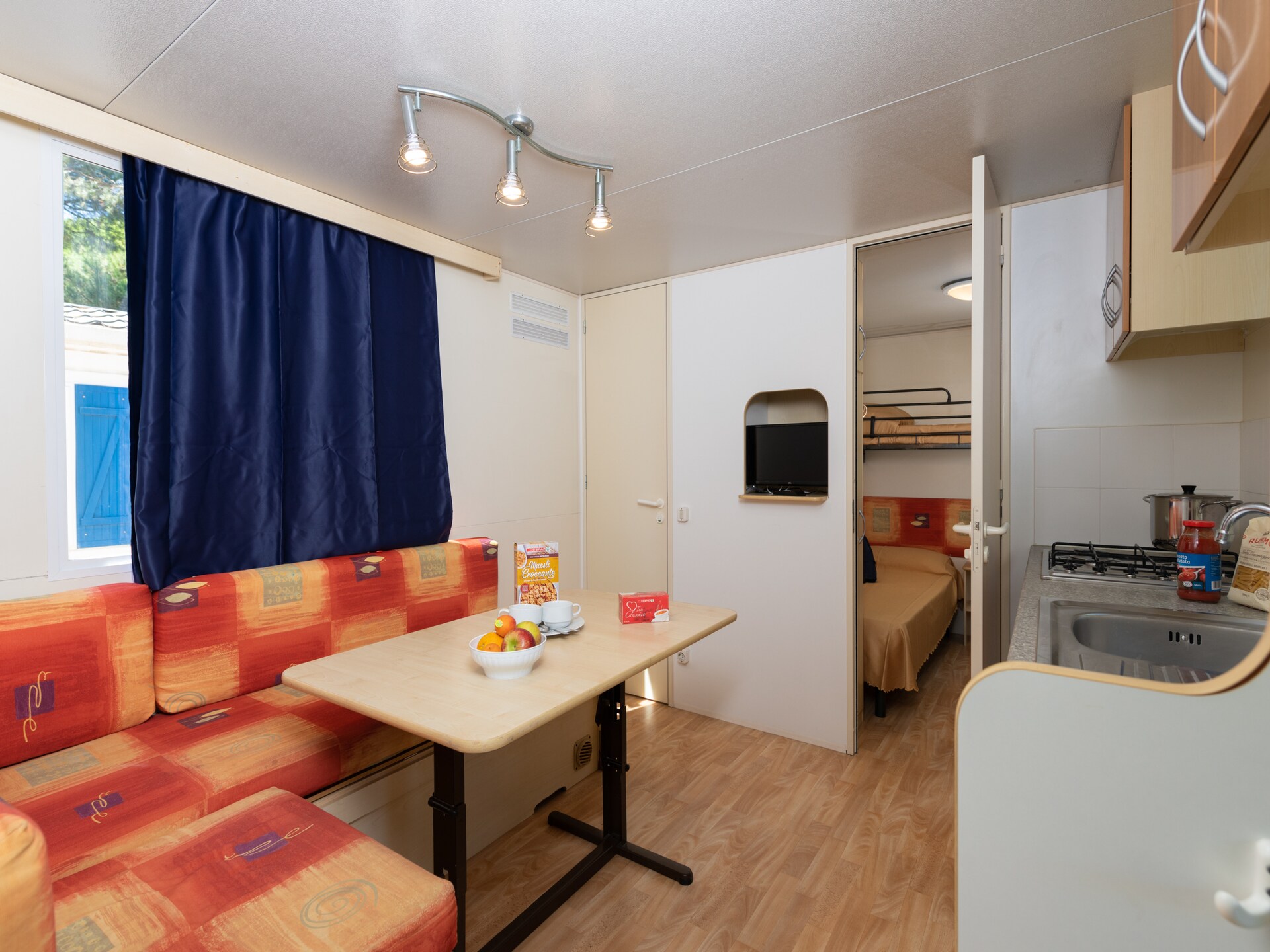 Op 600 m van zee: Comfortabele stacaravan in Cesenatico · 4 pers. - foto 7
