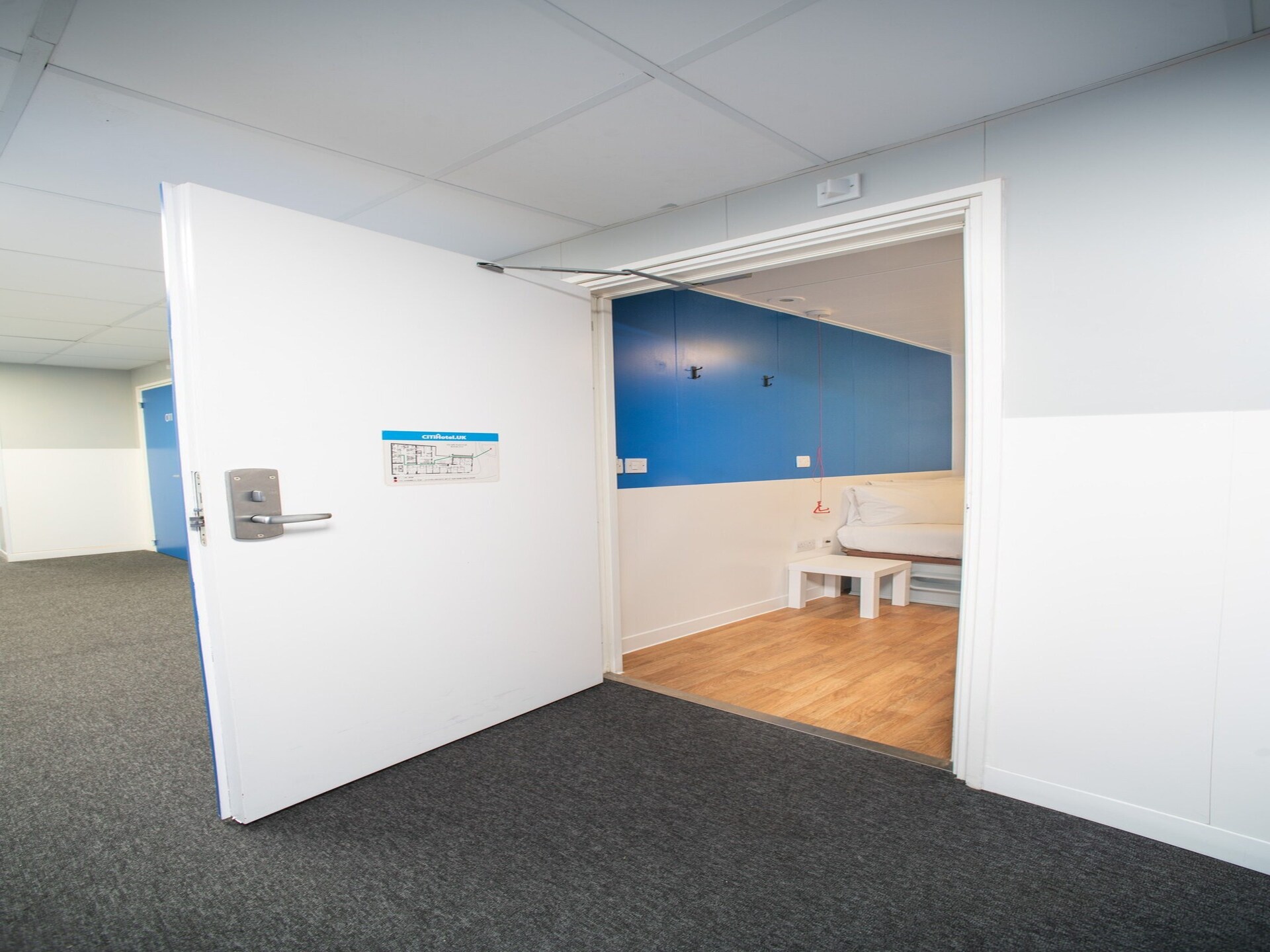 Compacte tweepersoonskamer nabij station Luton en luchthaven - foto 12