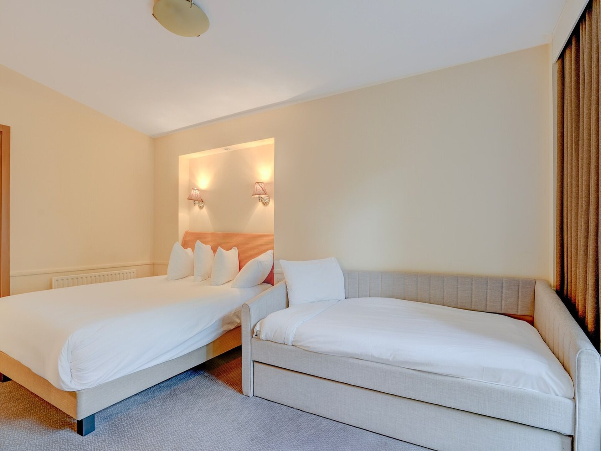 Comfortabele familiekamer voor 3 aan de Theems bij Staines - foto 1
