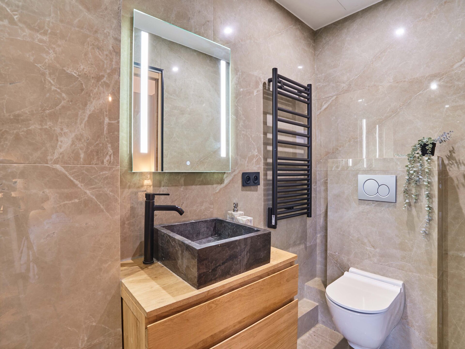 Champs-Élysées 2: Luxe appartement met balkon aan de mooiste avenue van Parijs - foto 15