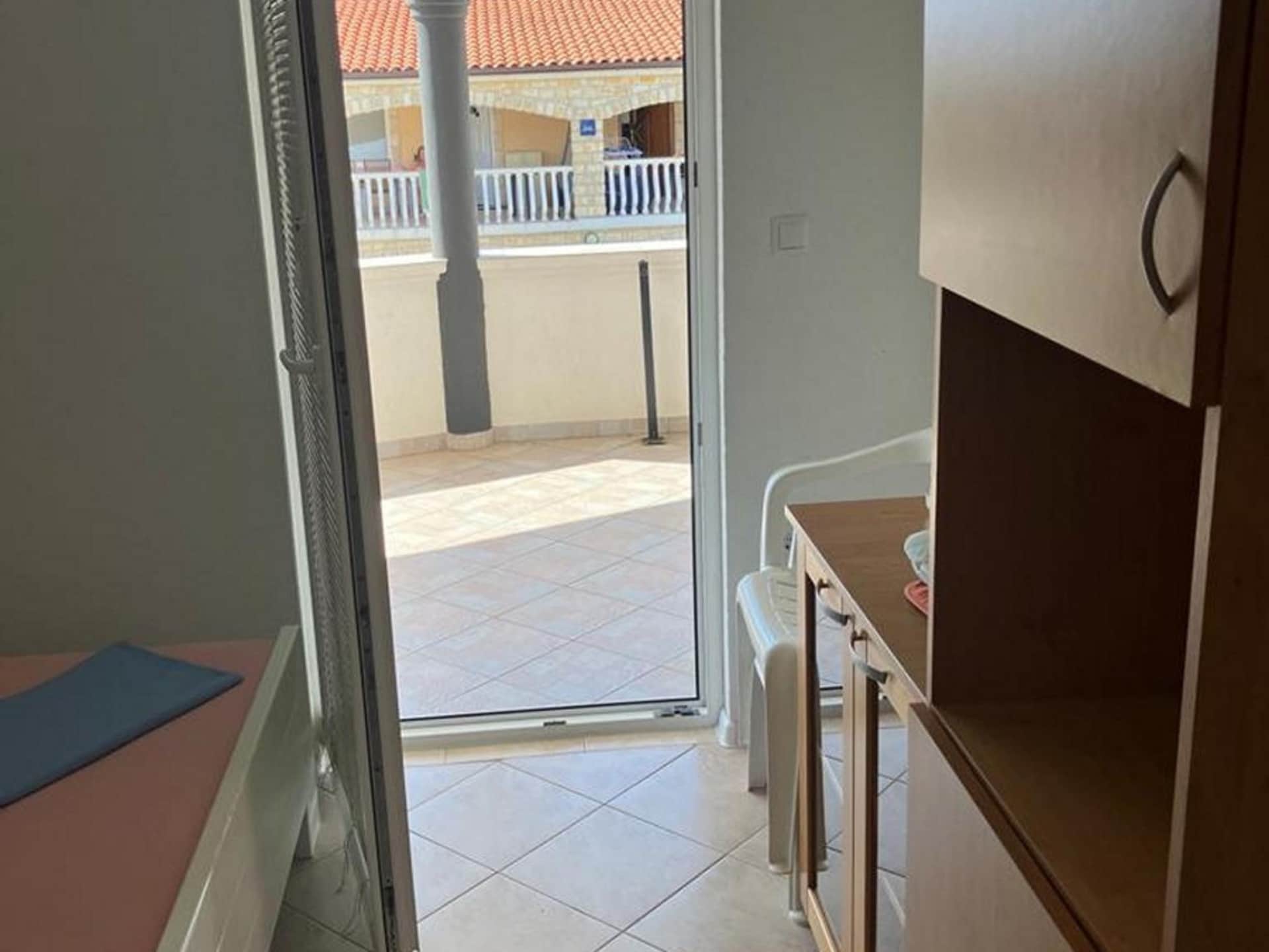 2-persoons appartement aan het strand in Vir - foto 5