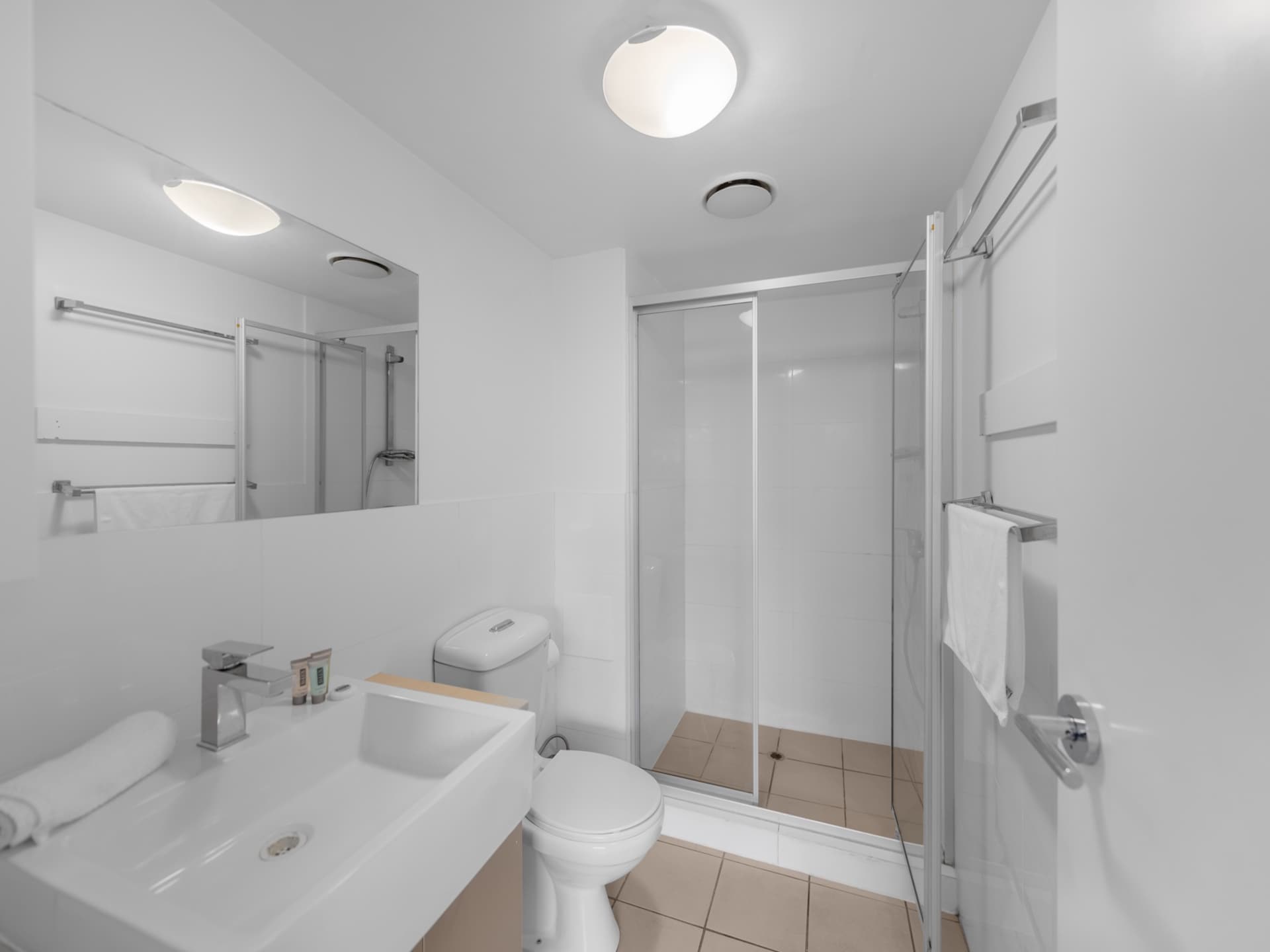 Licht appartement met zwembad en fitness in Bowen Hills - foto 7