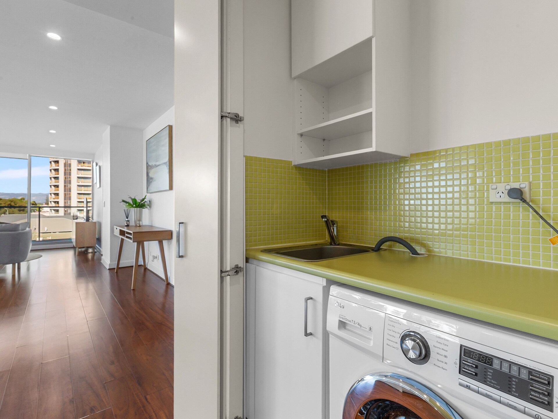 Ruim appartement in Glenelg met privéterras en jachthavizicht - foto 10