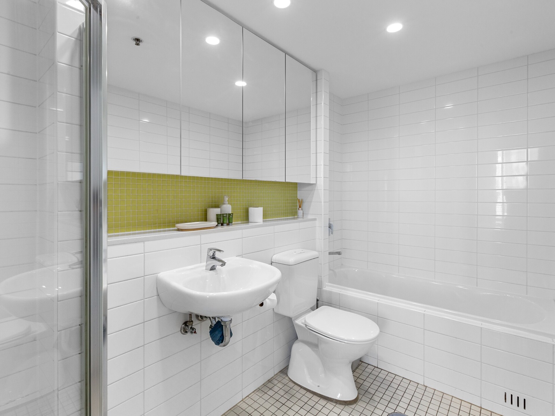 Ruim appartement in Glenelg met privéterras en jachthavizicht - foto 12