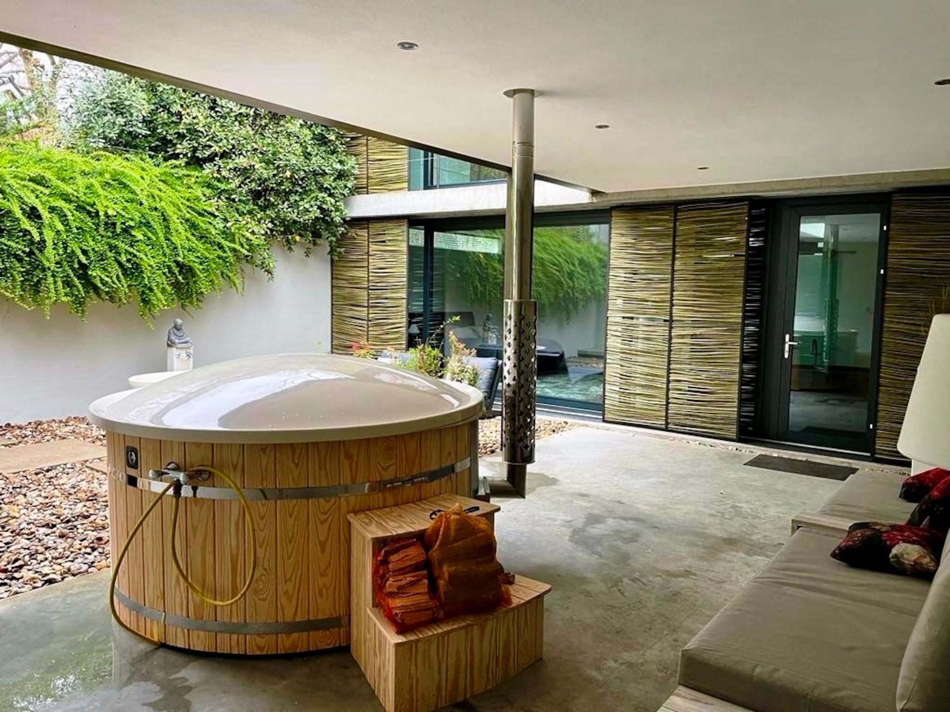 Betonnen Boshuis: wellnessvilla met privé spa op landgoed Bergvliet - foto 29