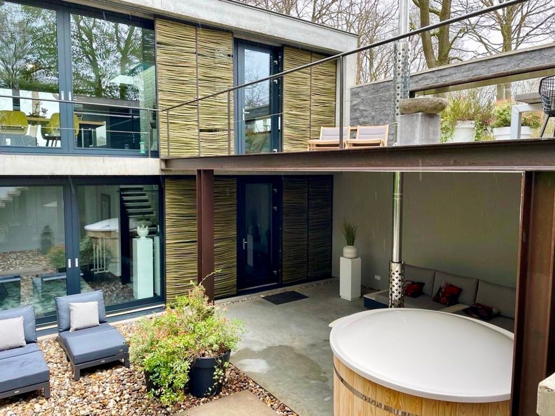 Betonnen Boshuis: wellnessvilla met privé spa op landgoed Bergvliet - foto 28