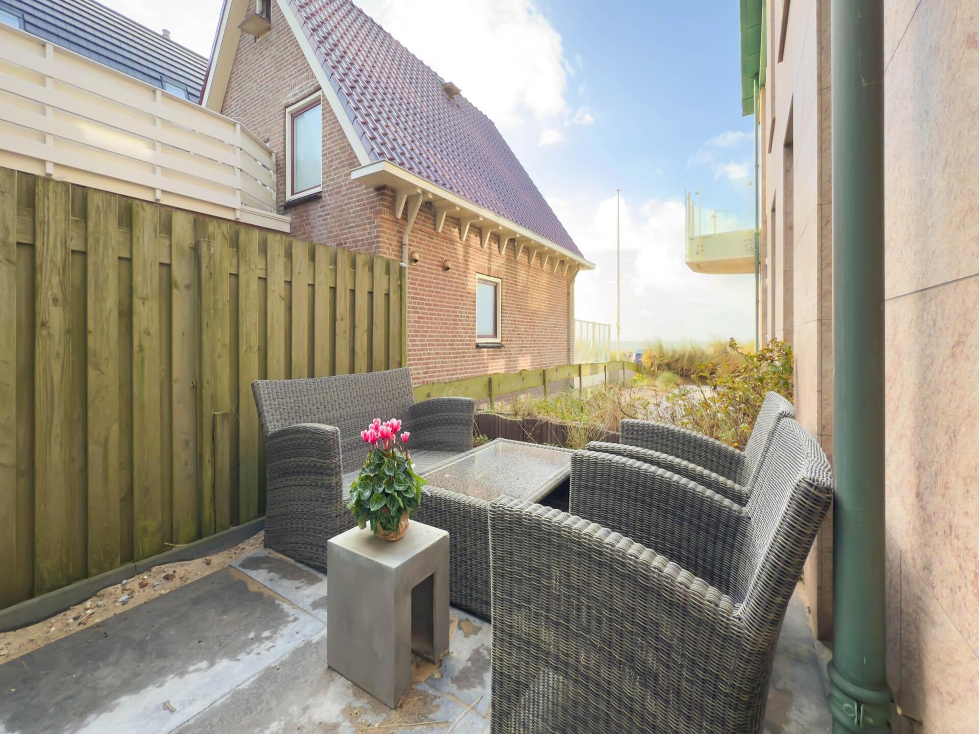 Maanlicht: licht vakantiehuis aan de boulevard van Egmond aan Zee - foto 5