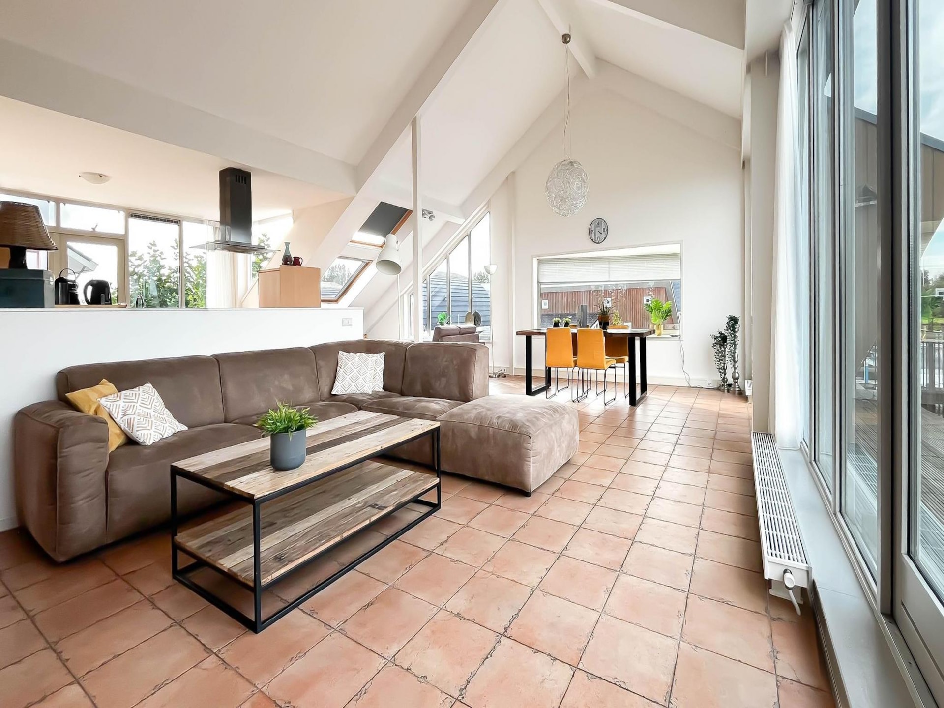 Sterrenzicht: Modern penthouse met panoramisch uitzicht over Uitgeestmeer - foto 2