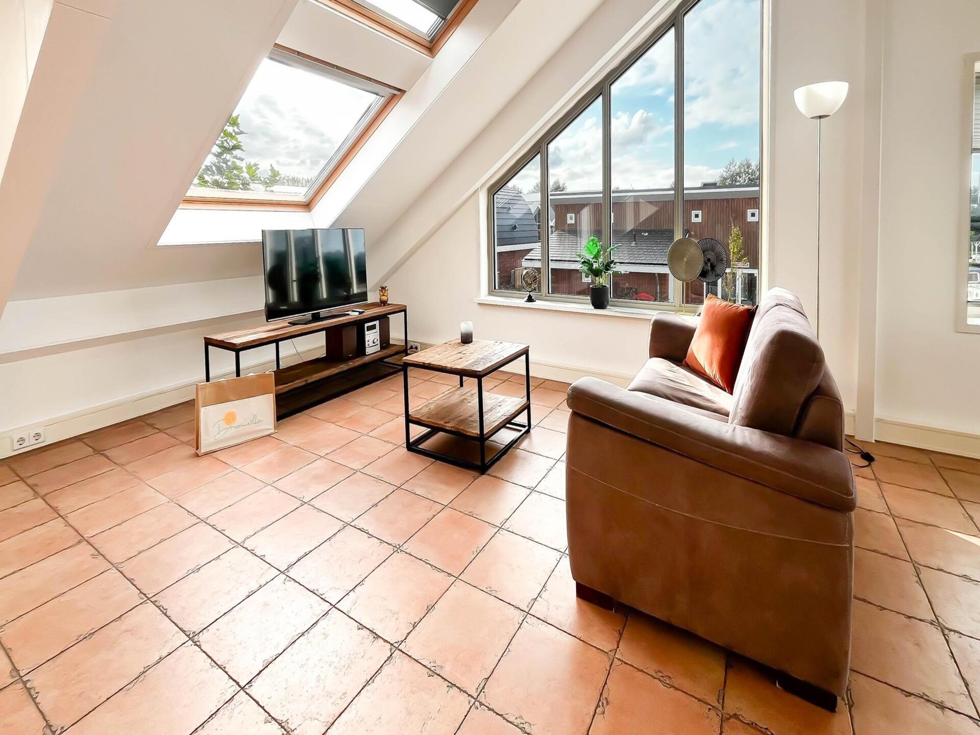 Sterrenzicht: Modern penthouse met panoramisch uitzicht over Uitgeestmeer - foto 10
