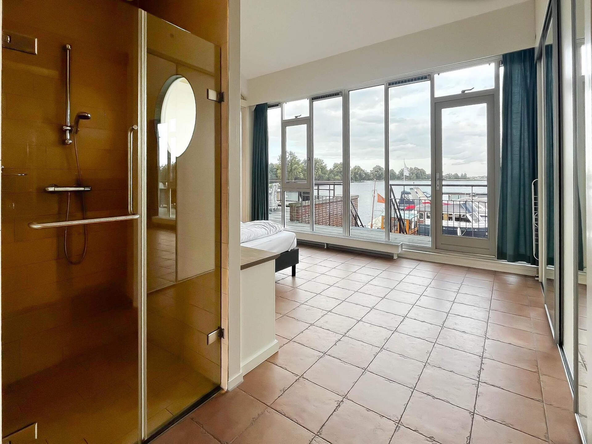 Sterrenzicht: Modern penthouse met panoramisch uitzicht over Uitgeestmeer - foto 14
