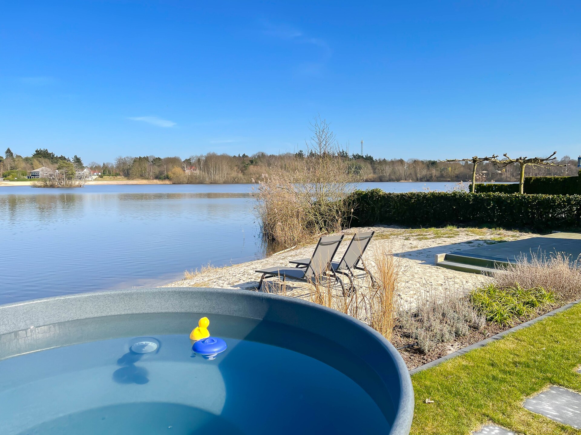 Wellnessvilla Torenvalk: privéstrand, sauna en jacuzzi aan recreatiemeer - foto 36