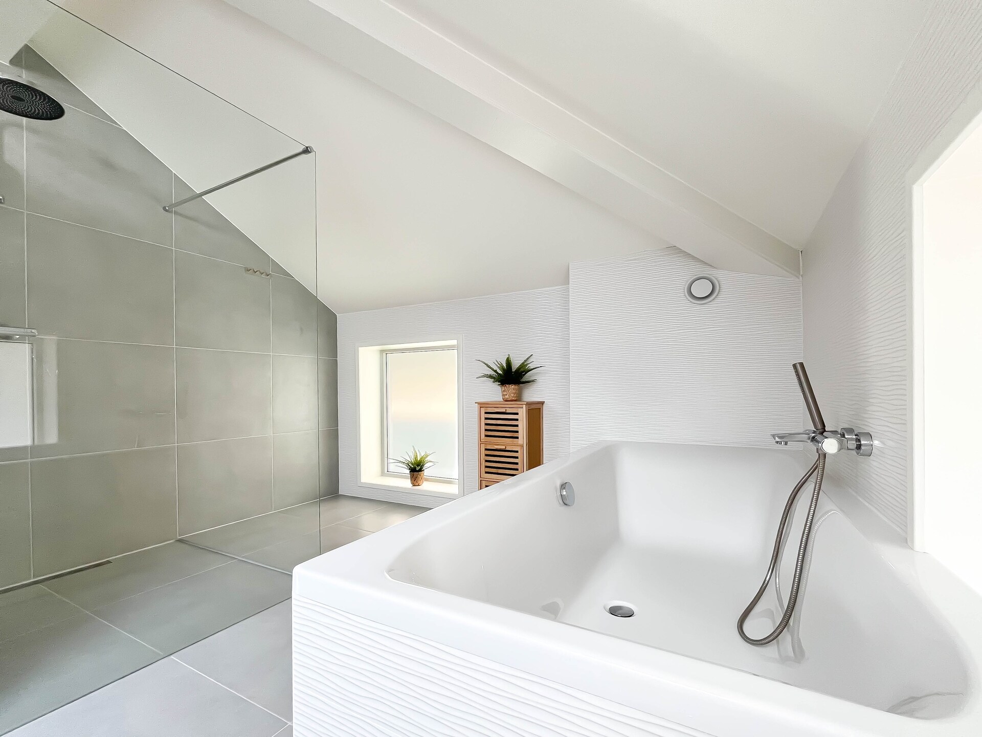 Wellnessvilla Torenvalk: privéstrand, sauna en jacuzzi aan recreatiemeer - foto 25