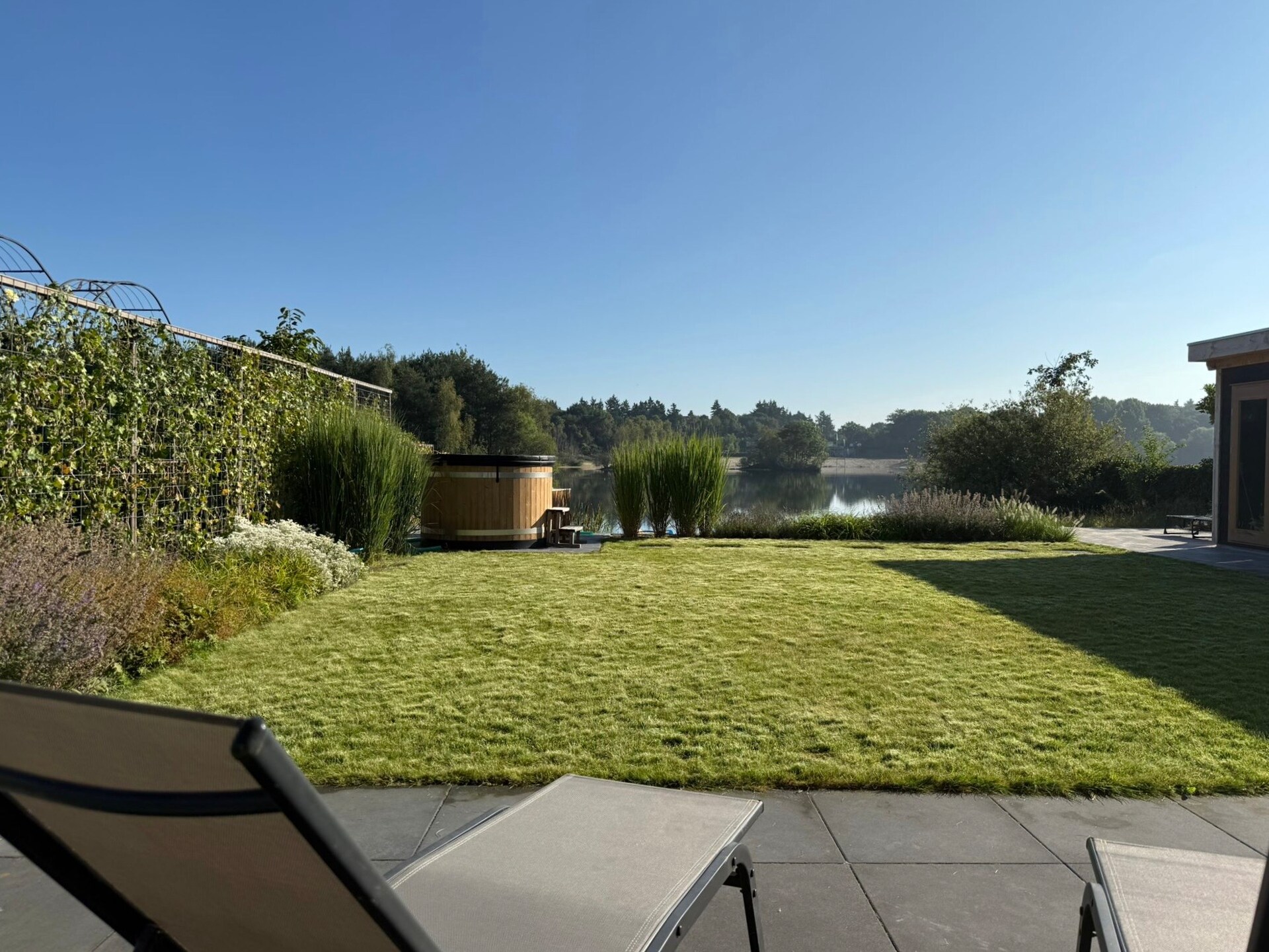 Wellnessvilla Torenvalk: privéstrand, sauna en jacuzzi aan recreatiemeer - foto 39