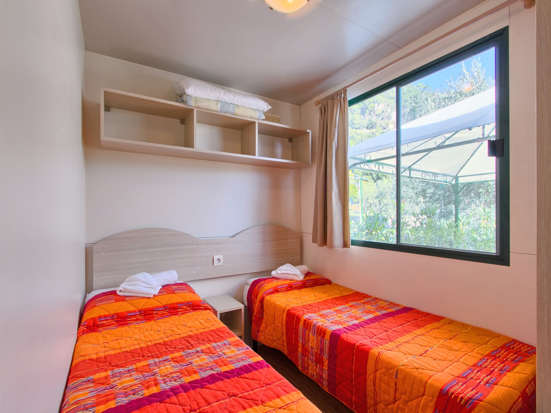 Stacaravan vlakbij zee op Camping Oliva in Rabac, Kroatië - foto 12