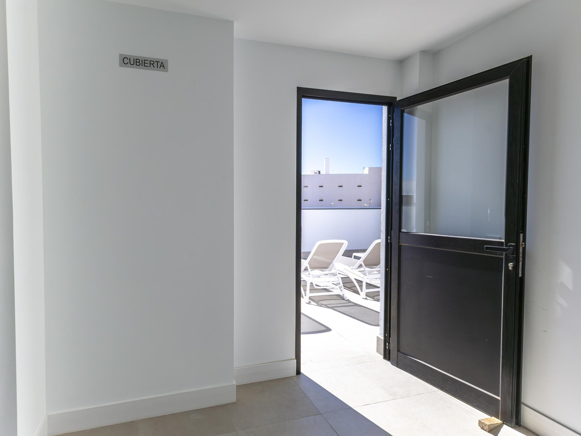 Comfortabel appartement in Arinaga, 600m van strand met dakterras - foto 16