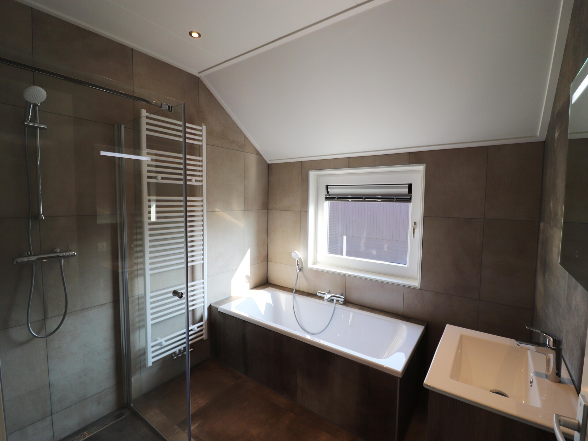 Luxe moderne villa op het Friese platteland met golfbaan - foto 28