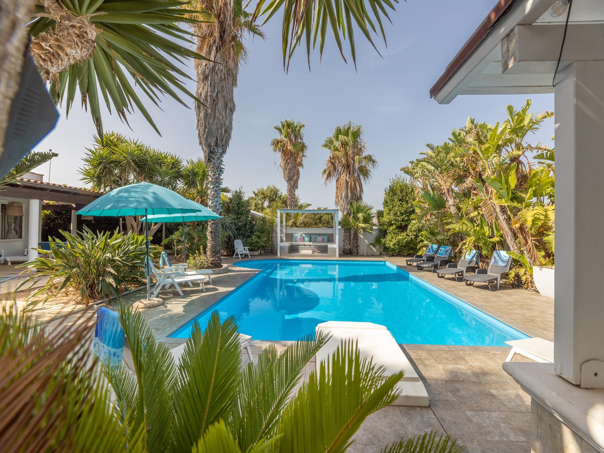 Luxe villa met zwembad op 50 meter van het strand in Gallipoli - foto 42