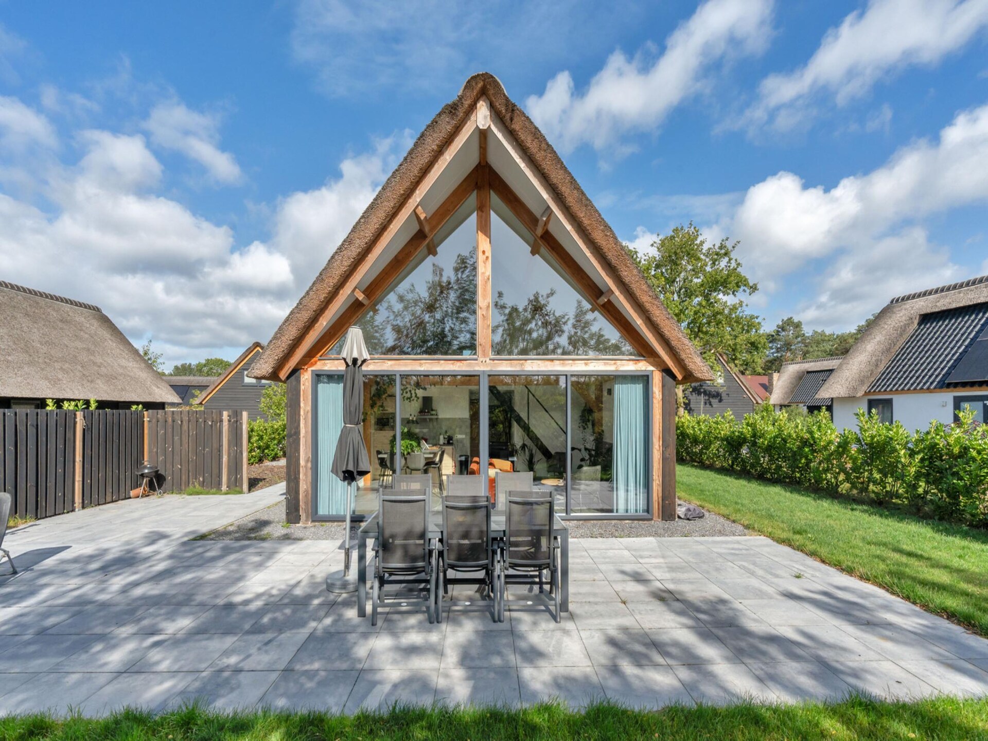 Luxe rietgedekte boerderij aan vijver met airconditioning in Baarle-Nassau - foto 15