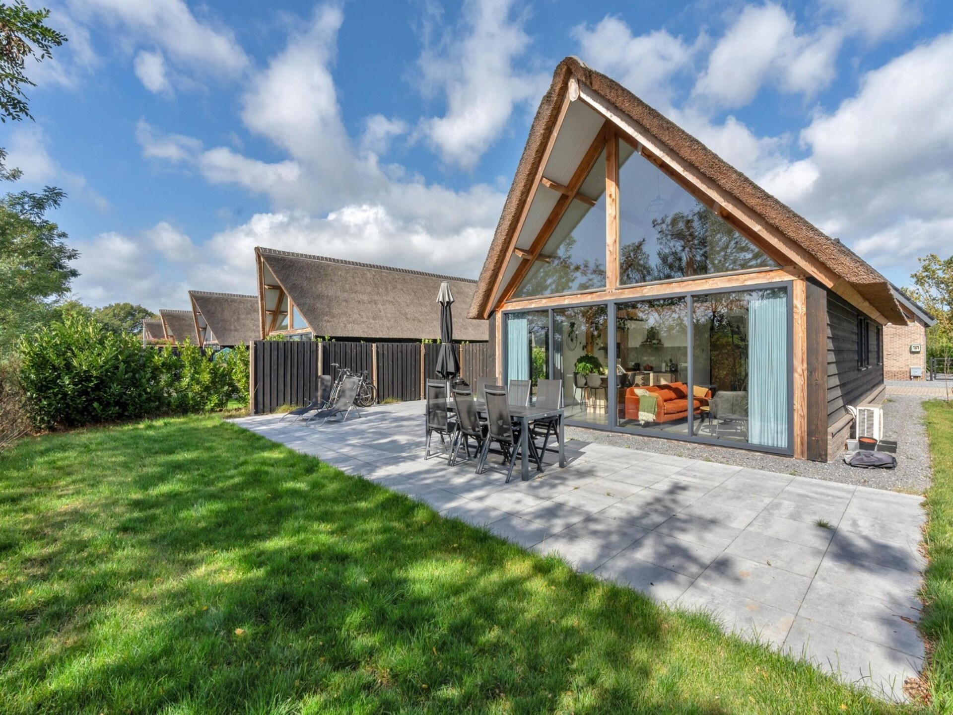 Luxe rietgedekte boerderij aan vijver met airconditioning in Baarle-Nassau - foto 7
