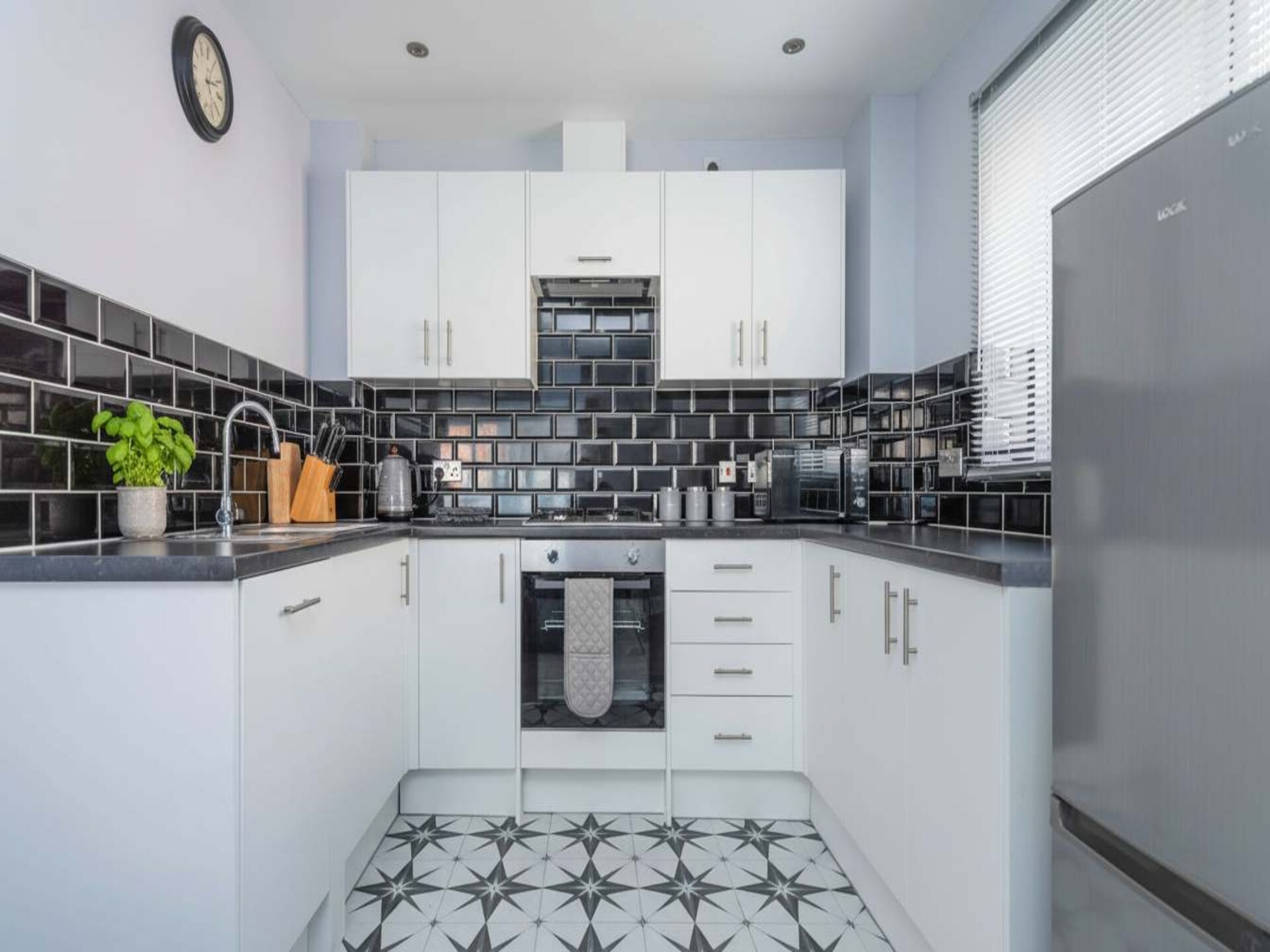 Stijlvol nieuw appartement met 2 slaapkamers nabij Elizabeth Line - foto 3