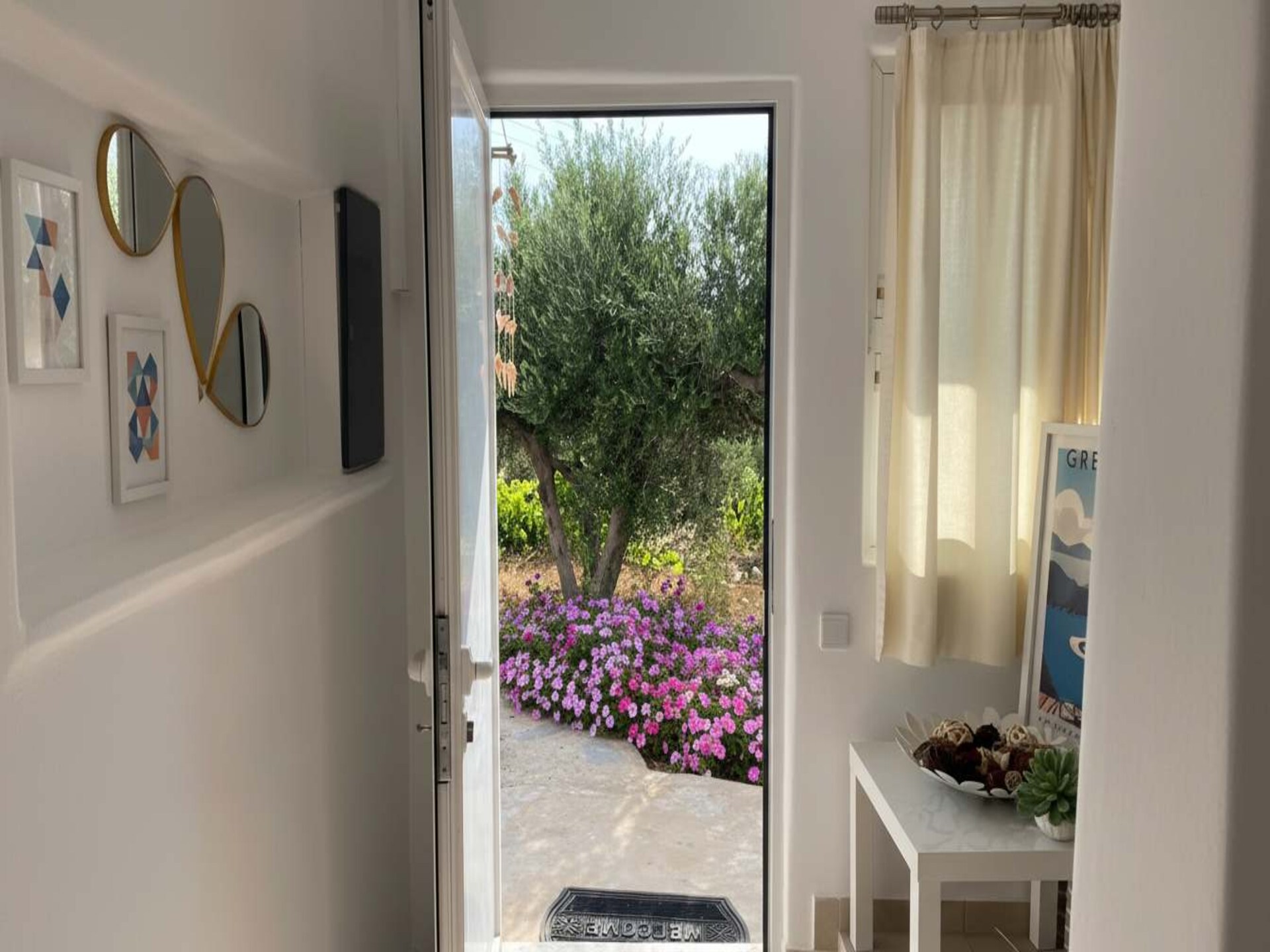 Chic White Marsis – Stijlvol appartement met balkon op Paros - foto 6