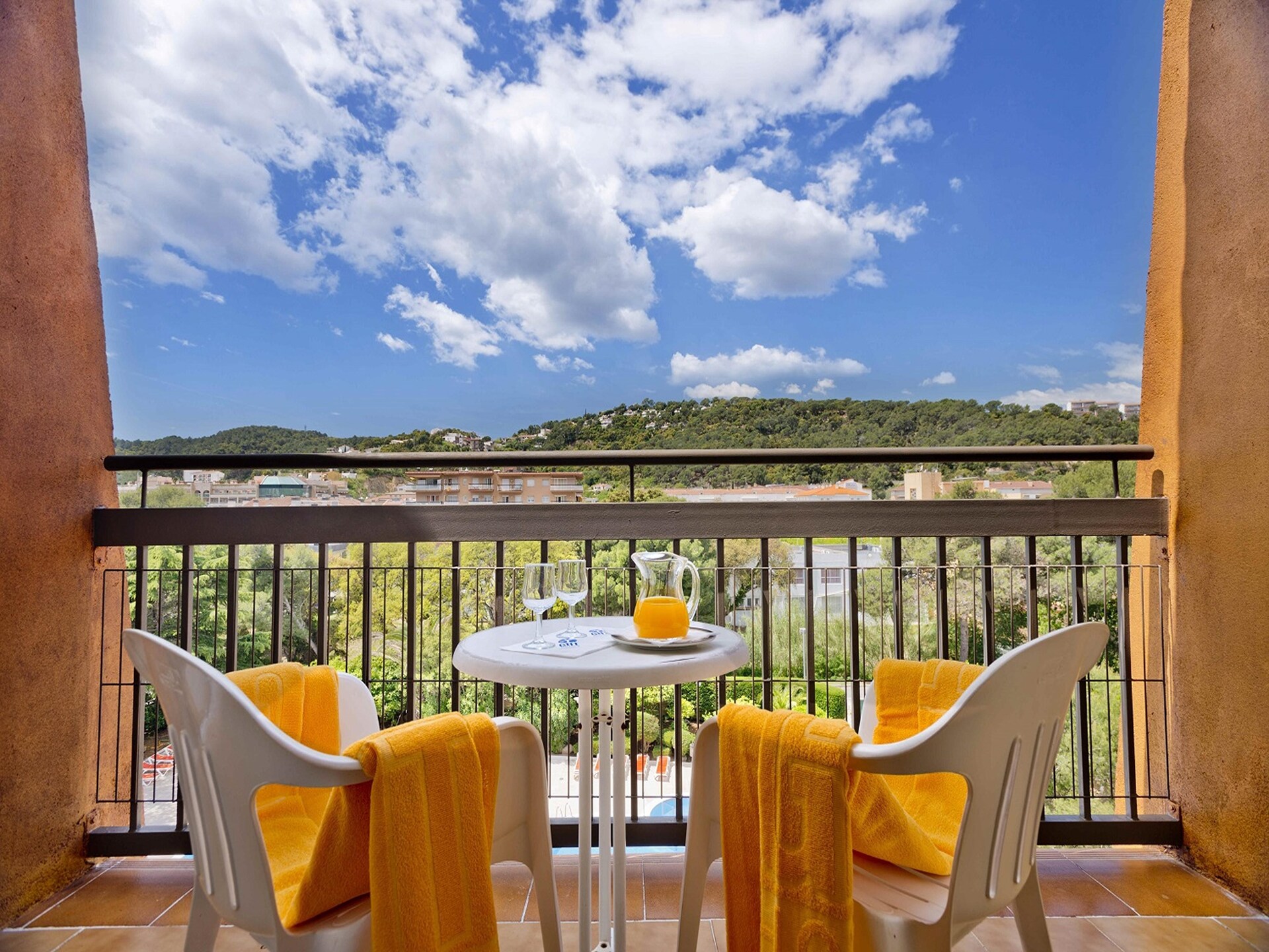Licht appartement in Tossa de Mar met zwembad en tuin - foto 2