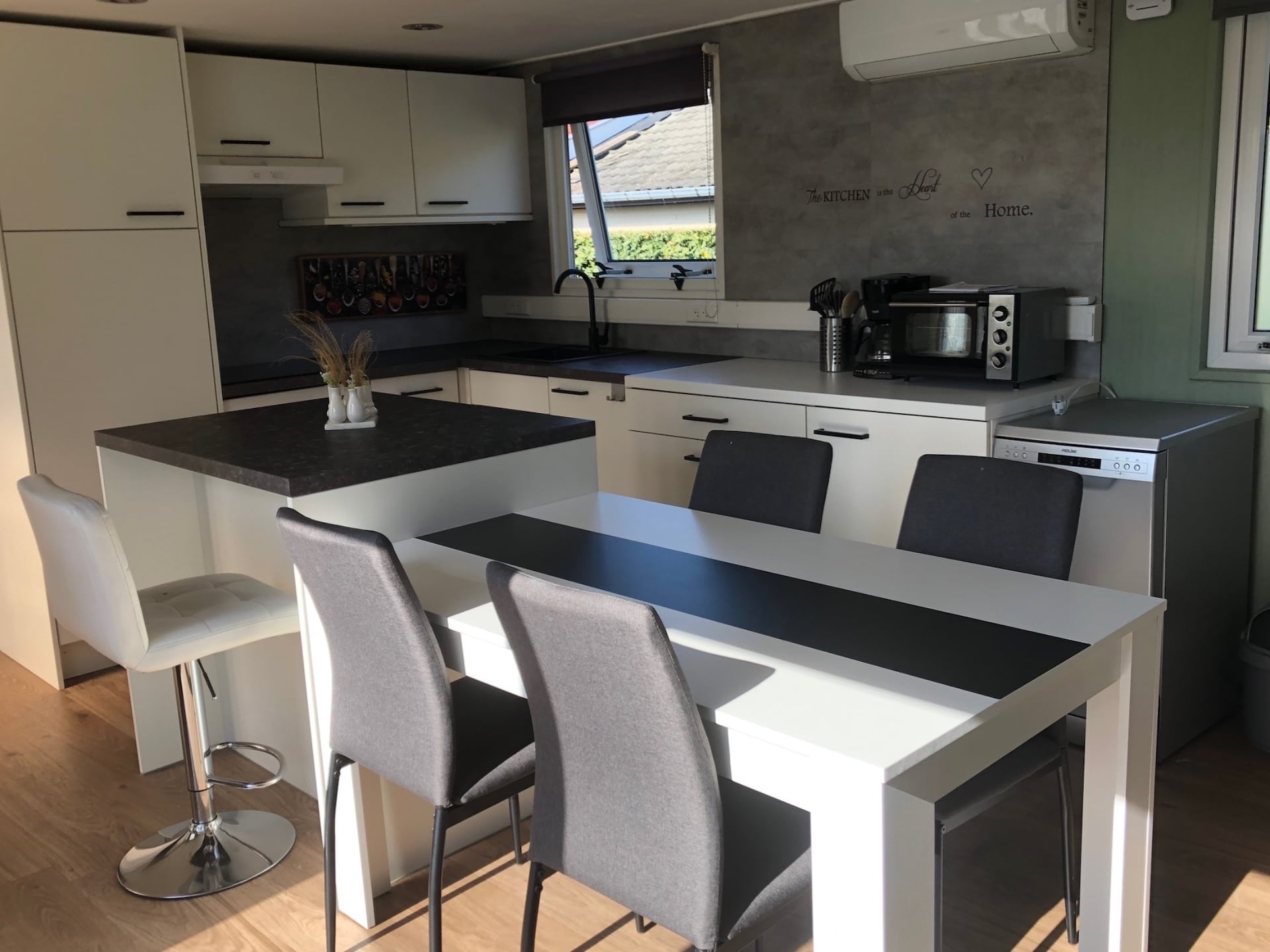 Lumina Enigma Lounge Chalet: Rust en luxe in Zutendaal - foto 3