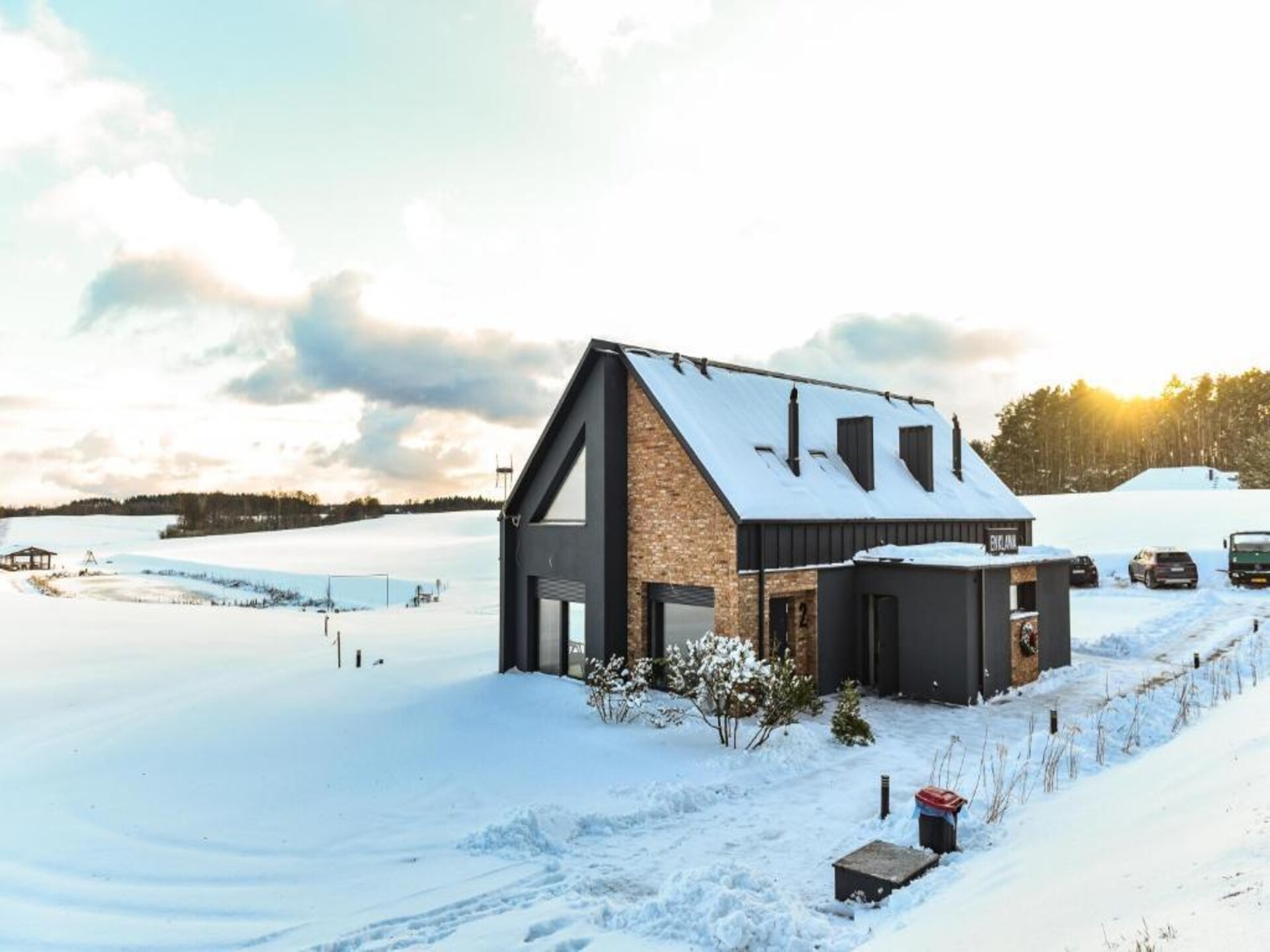 Modern vakantiehuis met privé jacuzzi aan het meer in Kasjoebië - foto 39