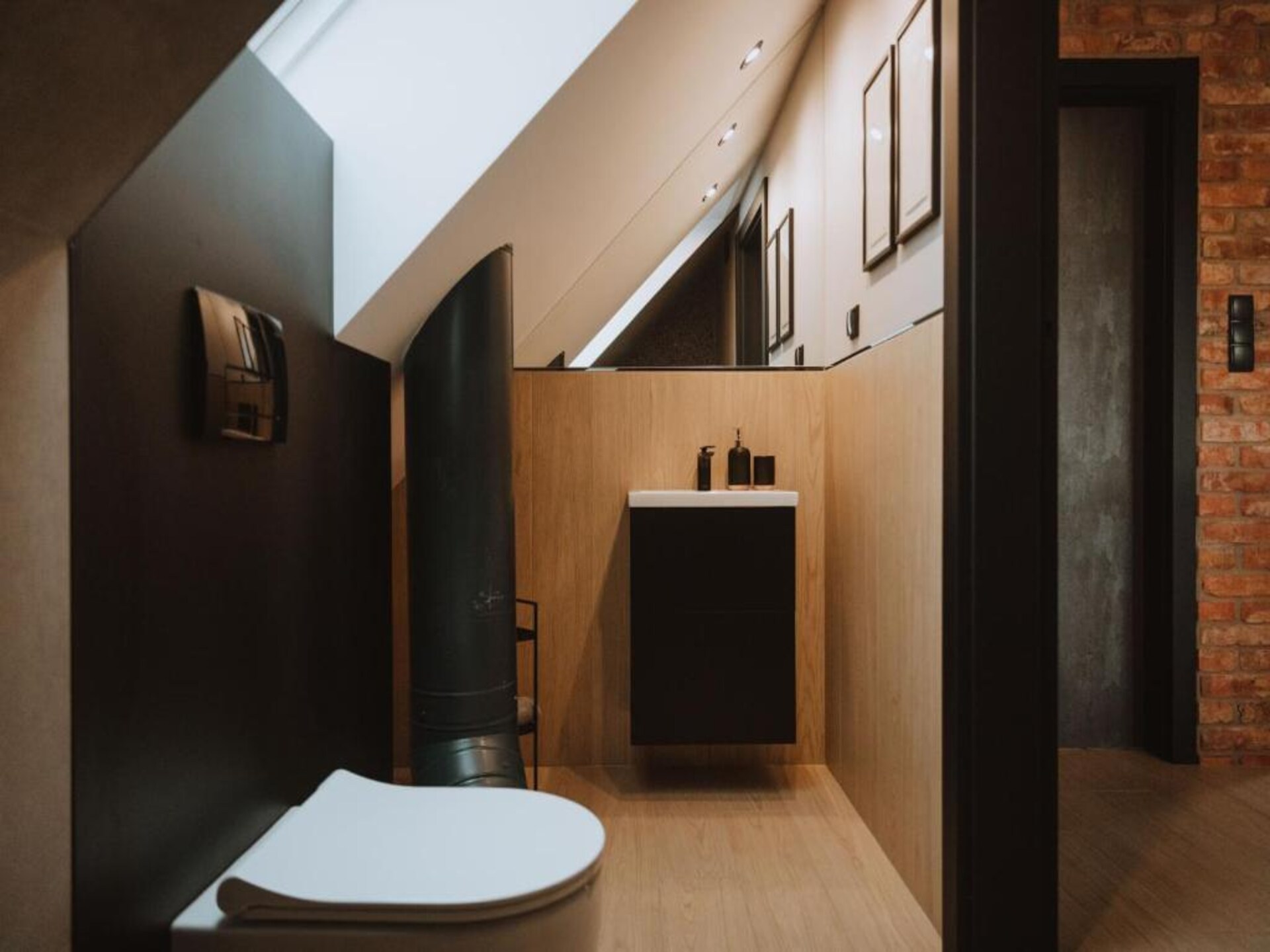 Modern vakantiehuis met privé jacuzzi aan het meer in Kasjoebië - foto 24