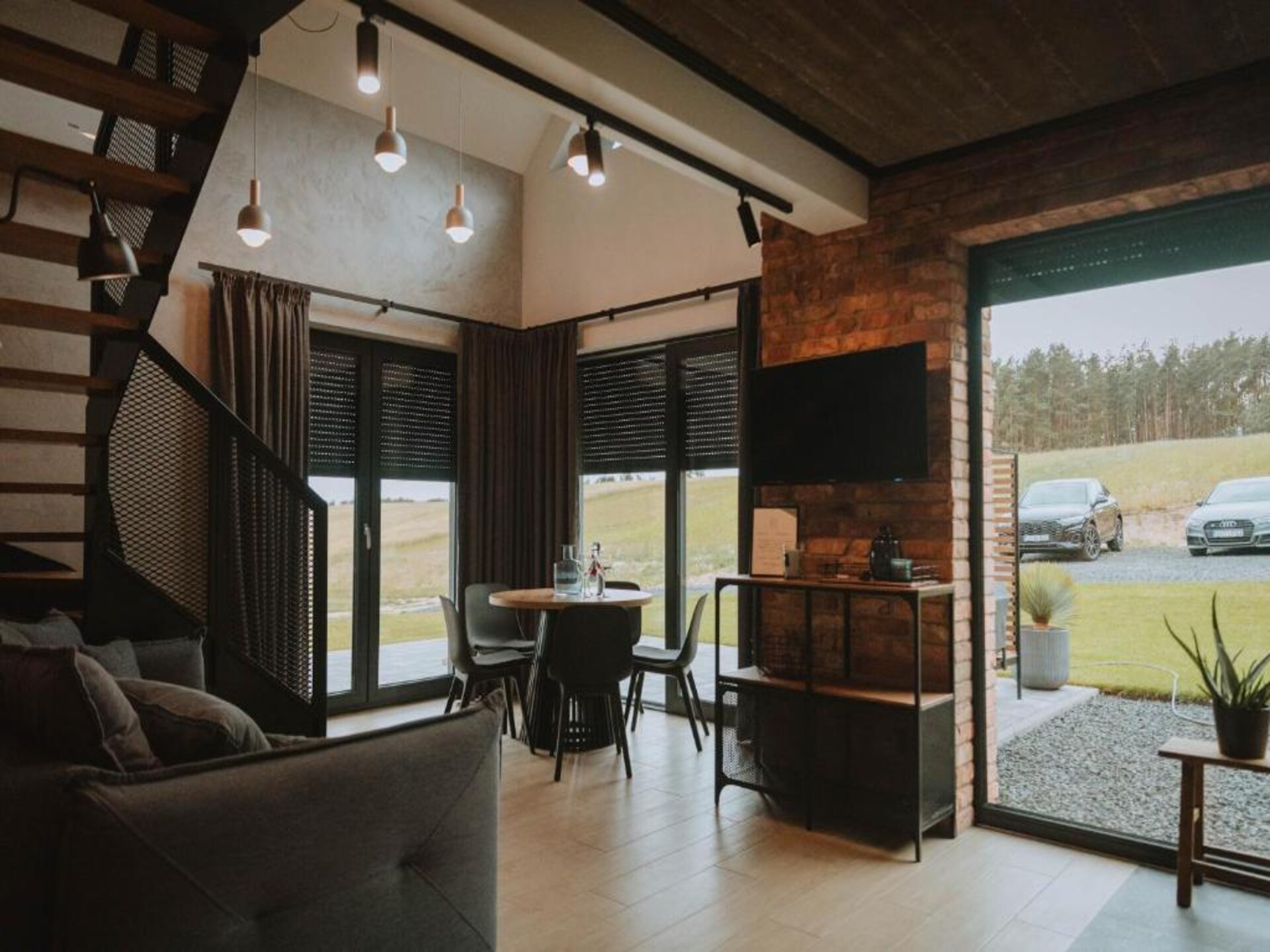 Modern vakantiehuis met privé jacuzzi aan het meer in Kasjoebië - foto 8