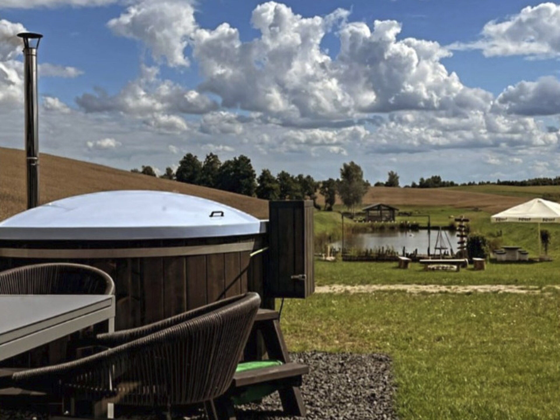 Modern vakantiehuis met privé jacuzzi aan het meer in Kasjoebië - foto 3